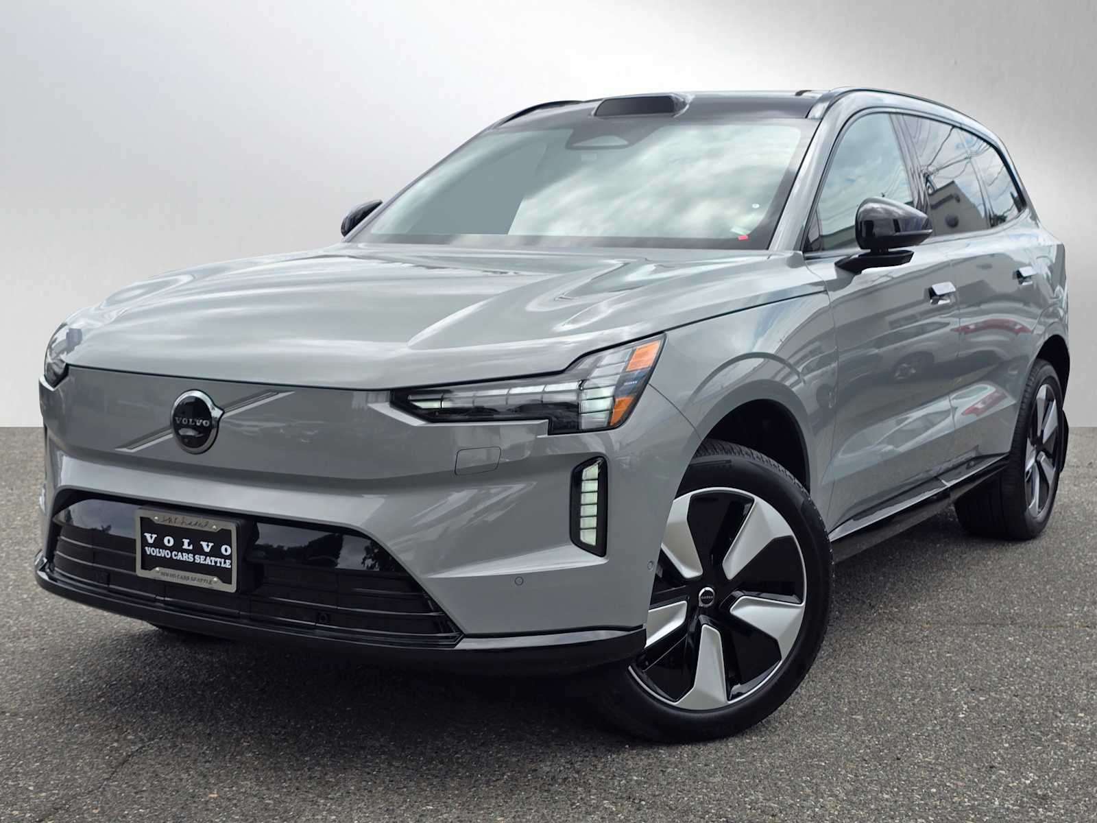 2025 Volvo EX90 Plus