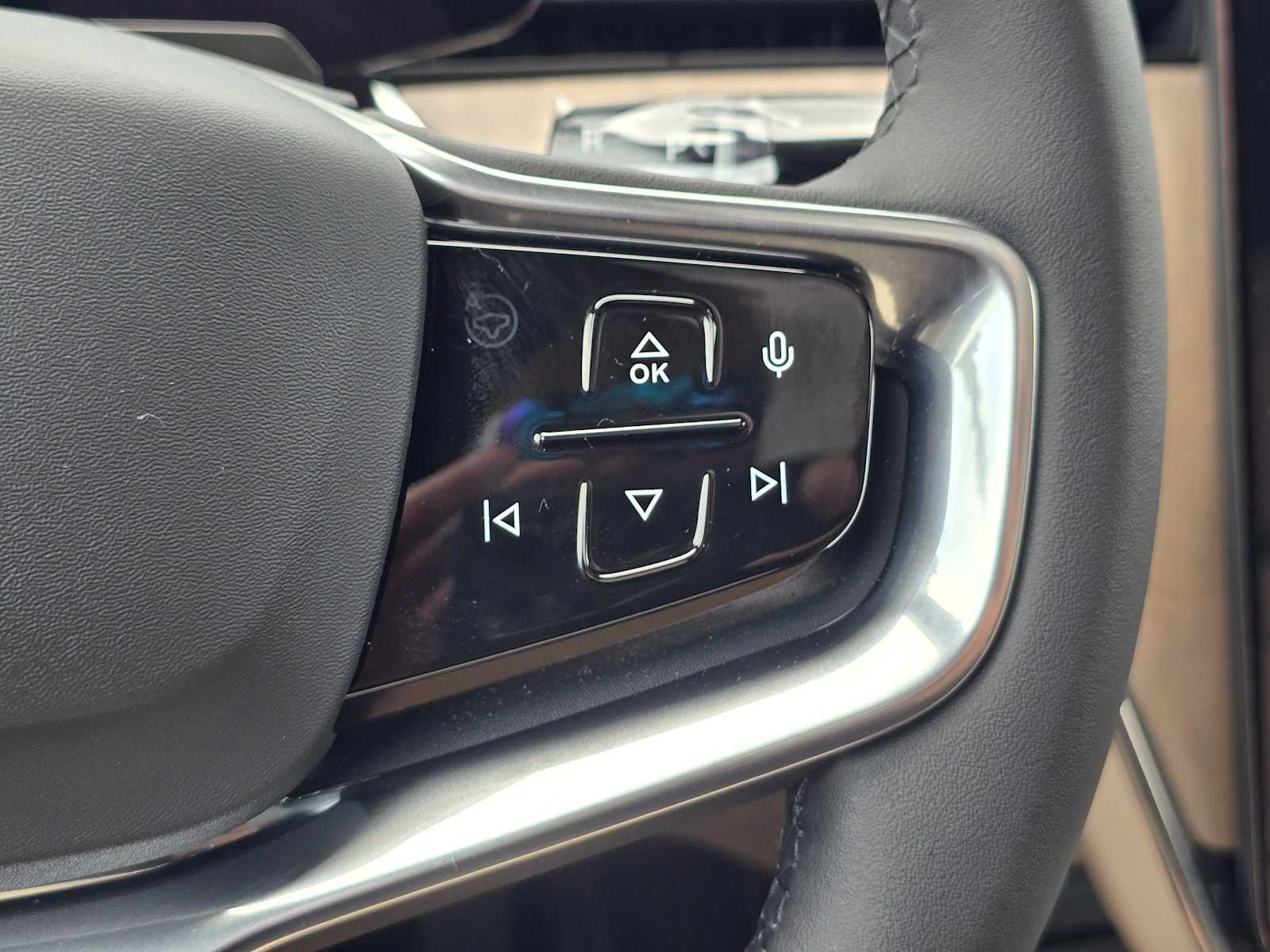 2025 Volvo EX90 Plus