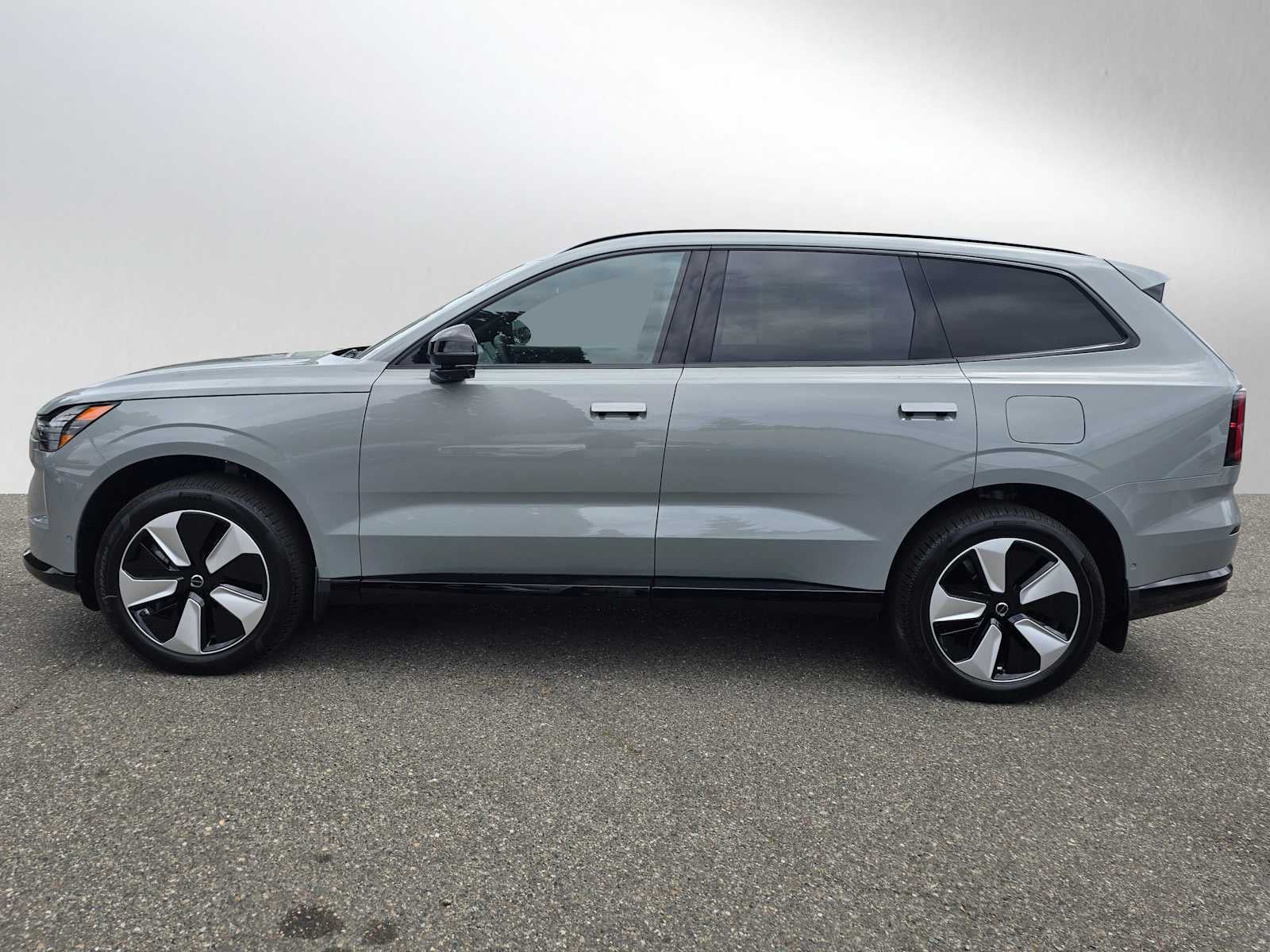 2025 Volvo EX90 Plus