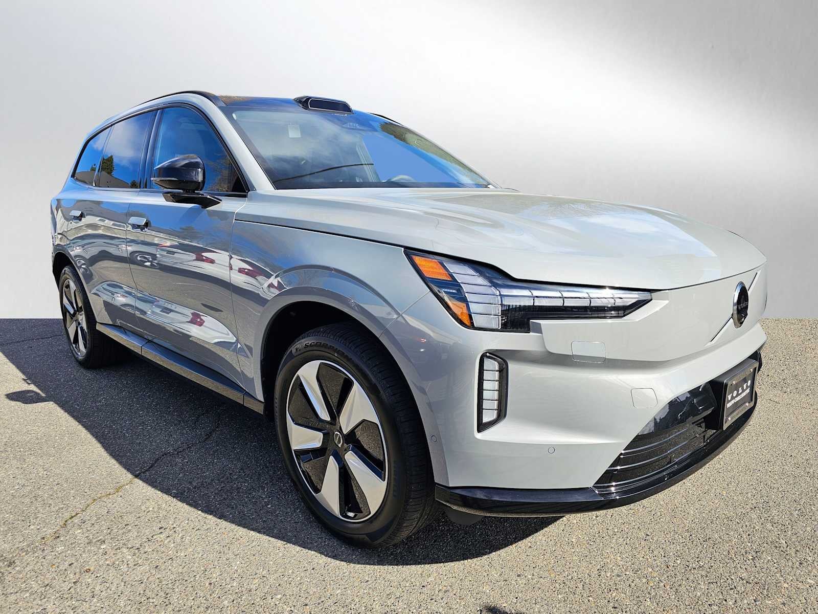 2025 Volvo EX90 Plus