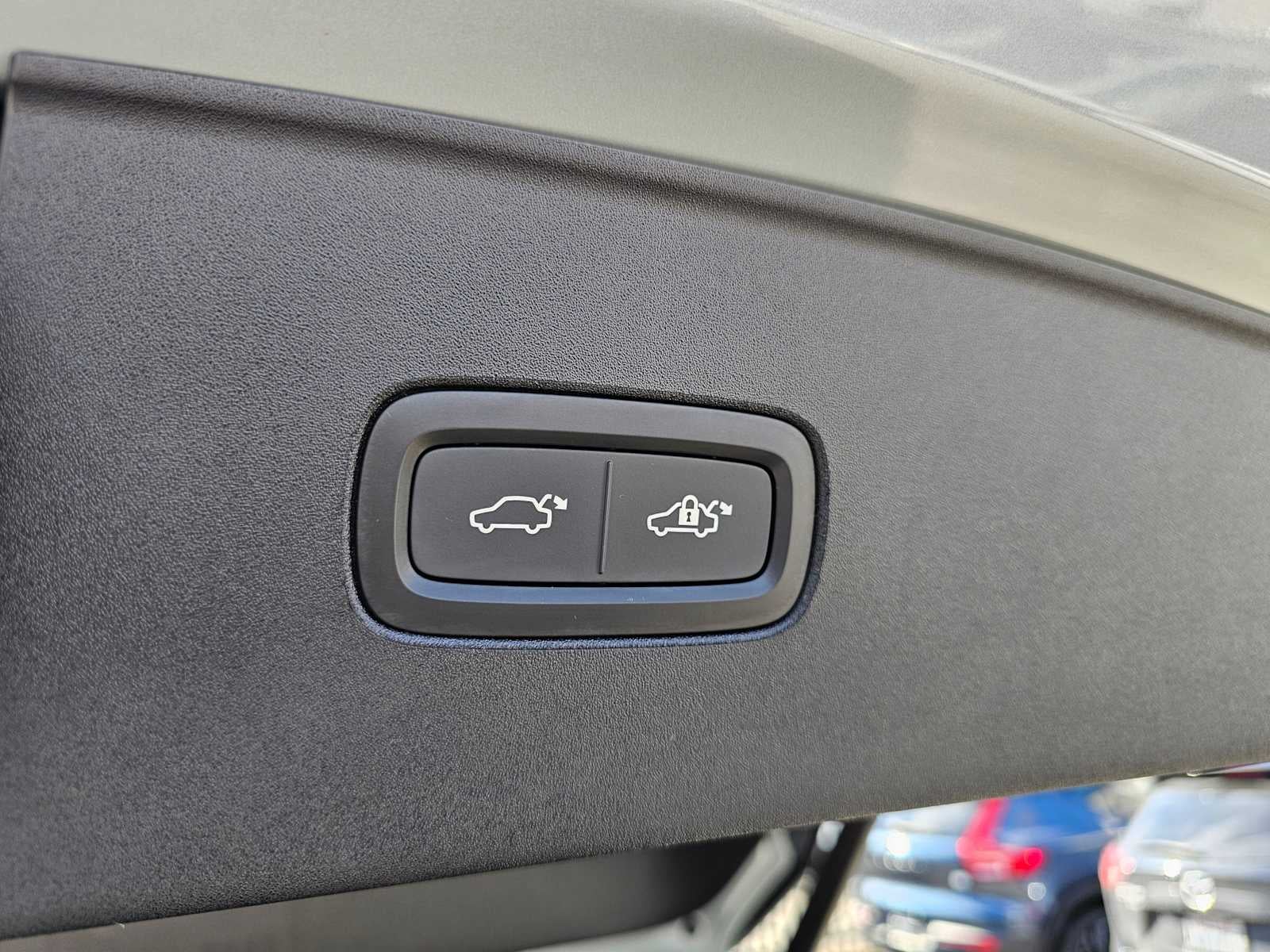 2025 Volvo EX90 Plus