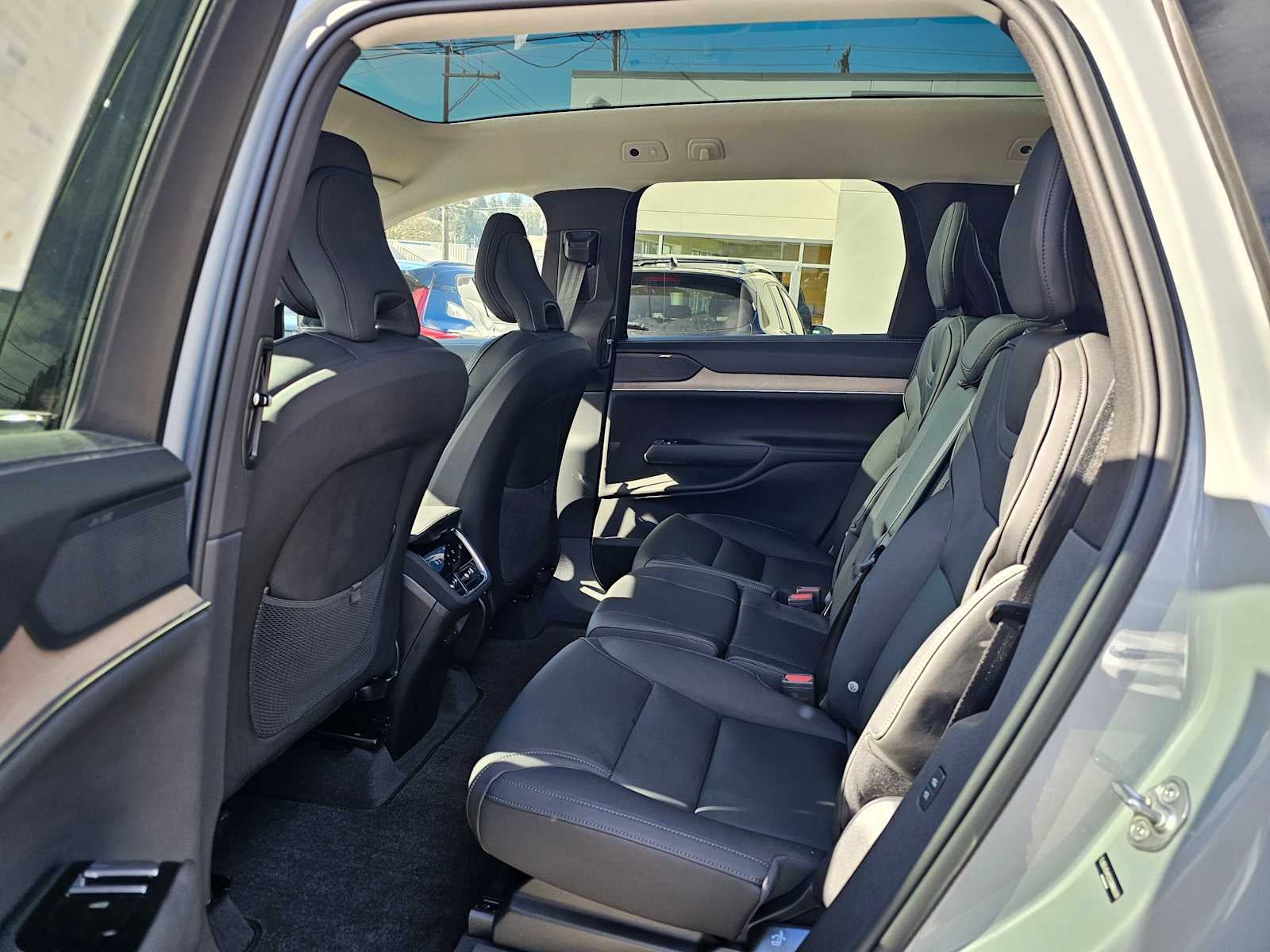 2025 Volvo EX90 Plus