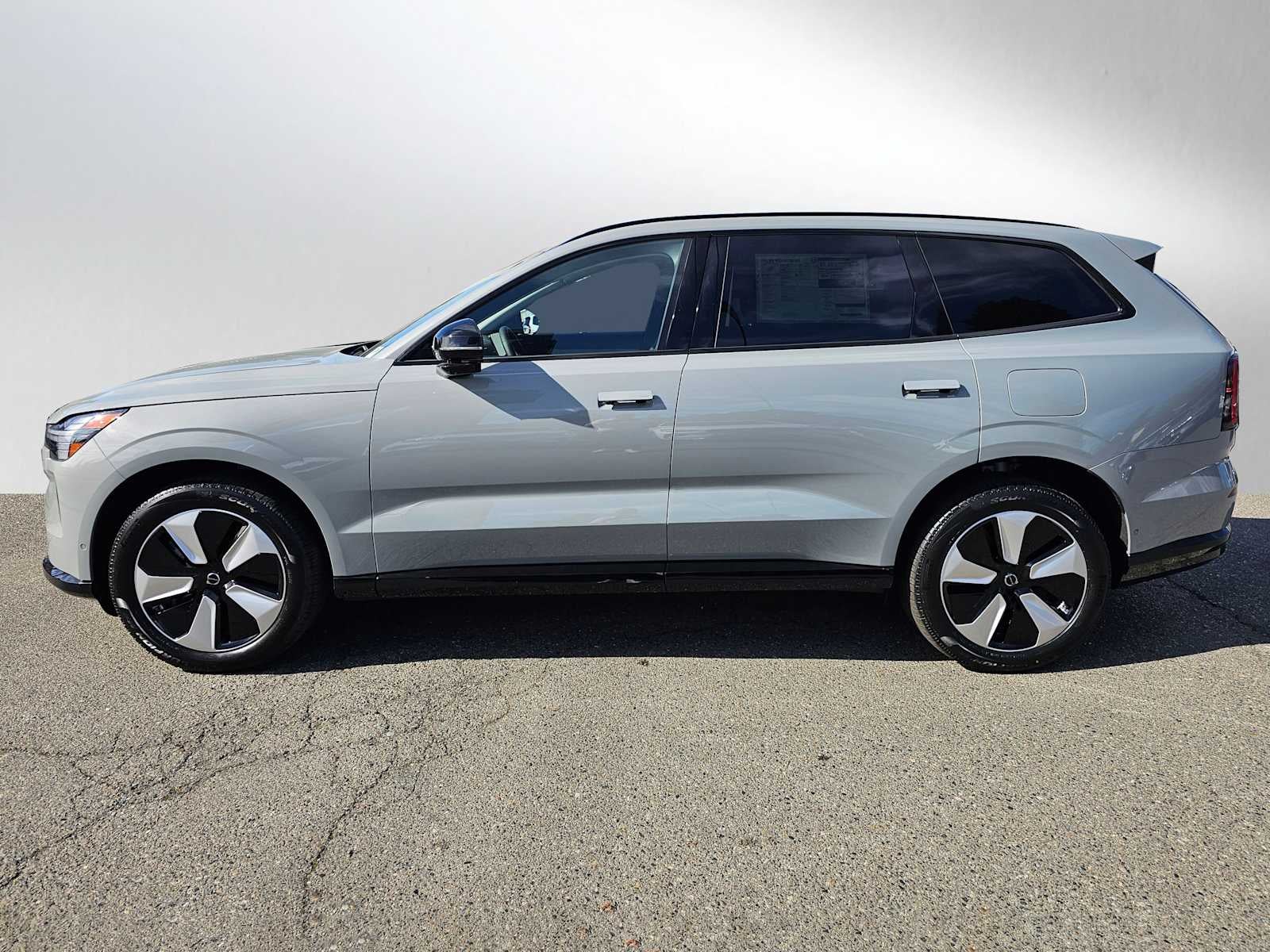 2025 Volvo EX90 Plus
