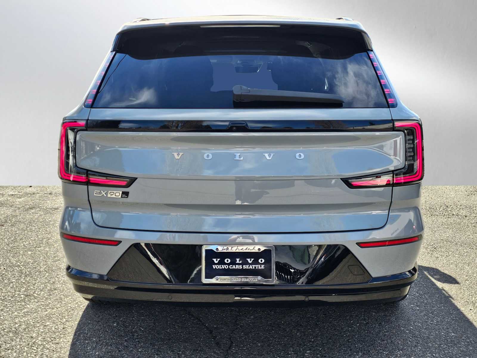 2025 Volvo EX90 Plus