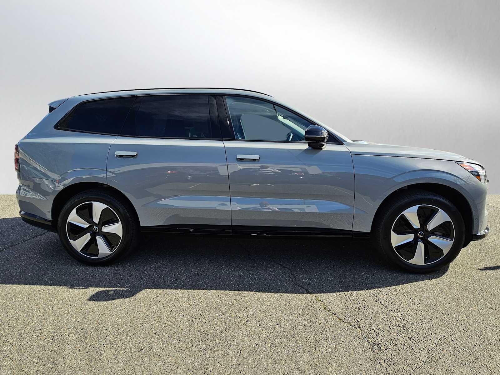 2025 Volvo EX90 Plus