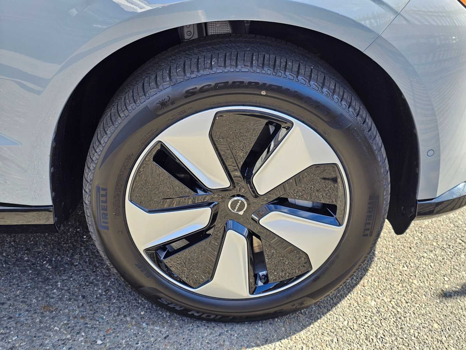 2025 Volvo EX90 Plus