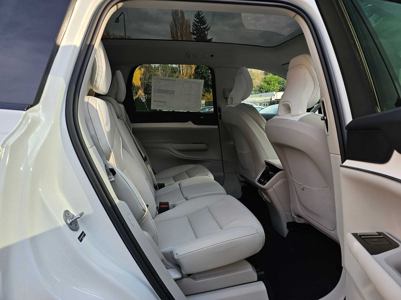 2025 Volvo EX90 Plus