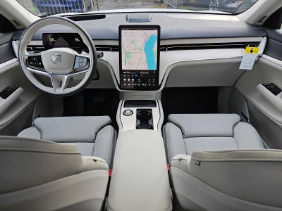 2025 Volvo EX90 Plus