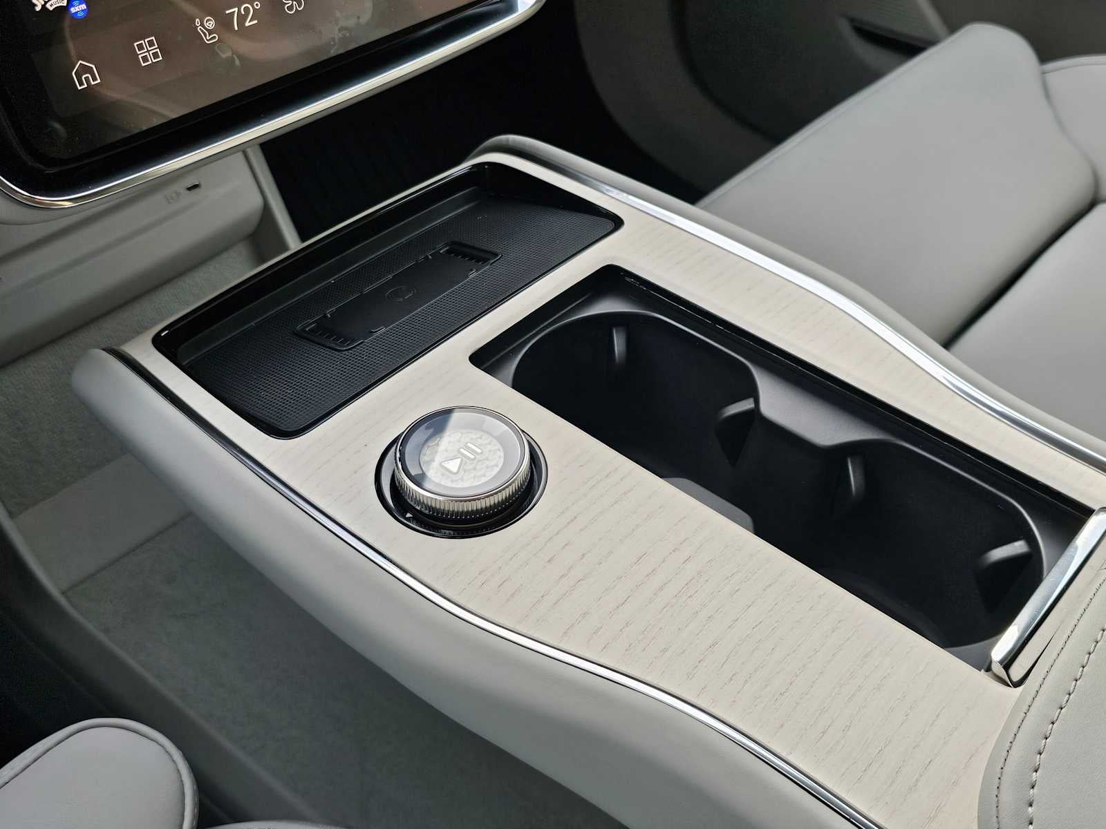 2025 Volvo EX90 Plus