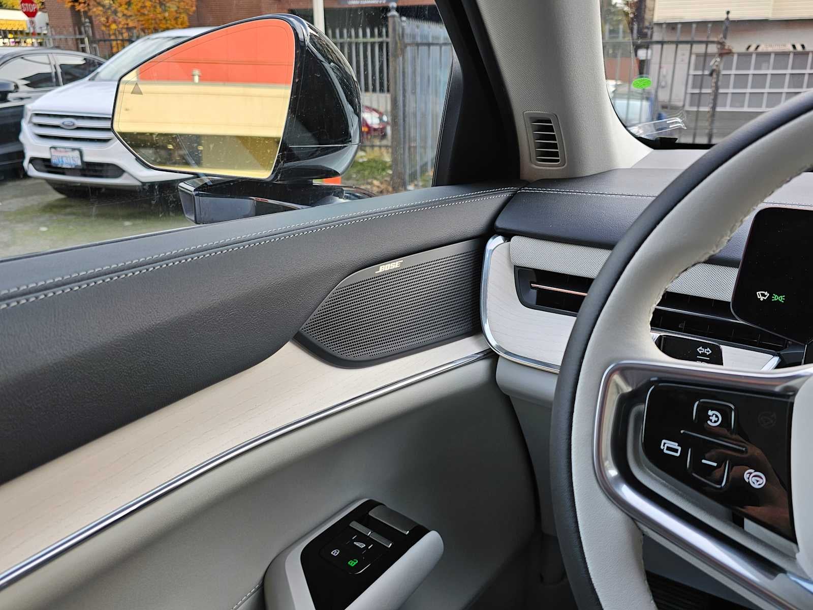 2025 Volvo EX90 Plus