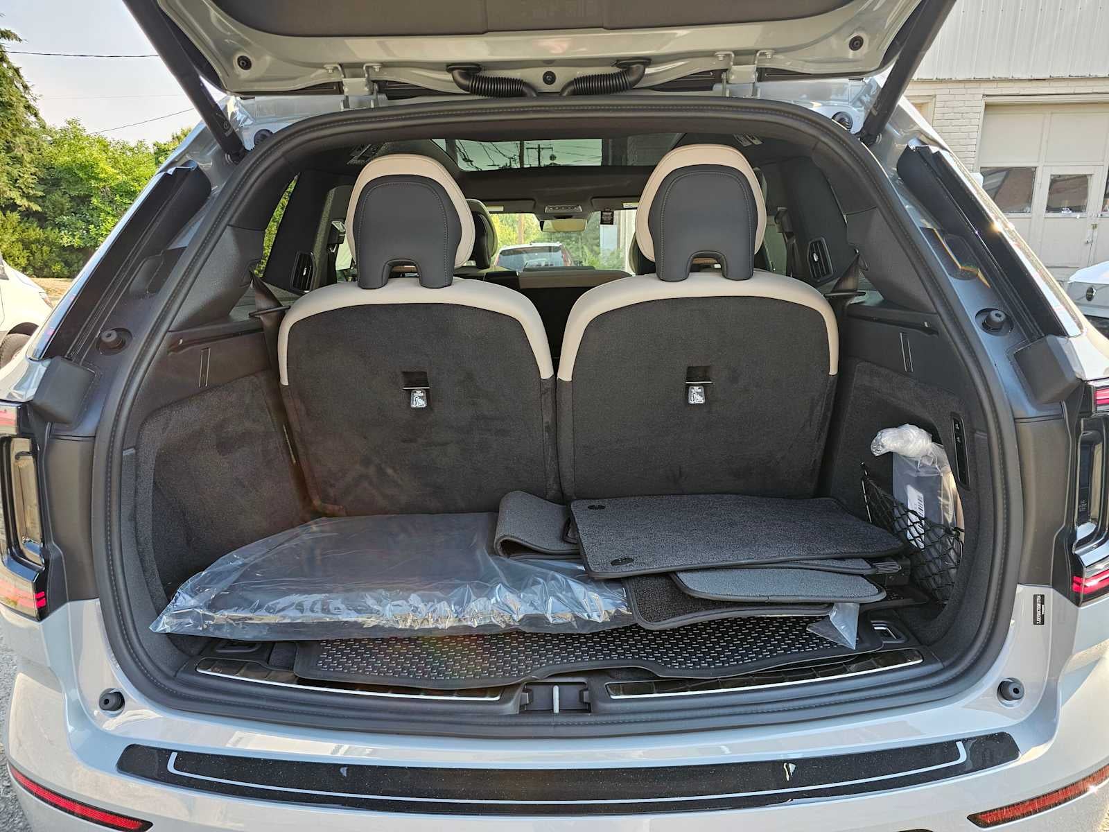 2025 Volvo EX90 Plus