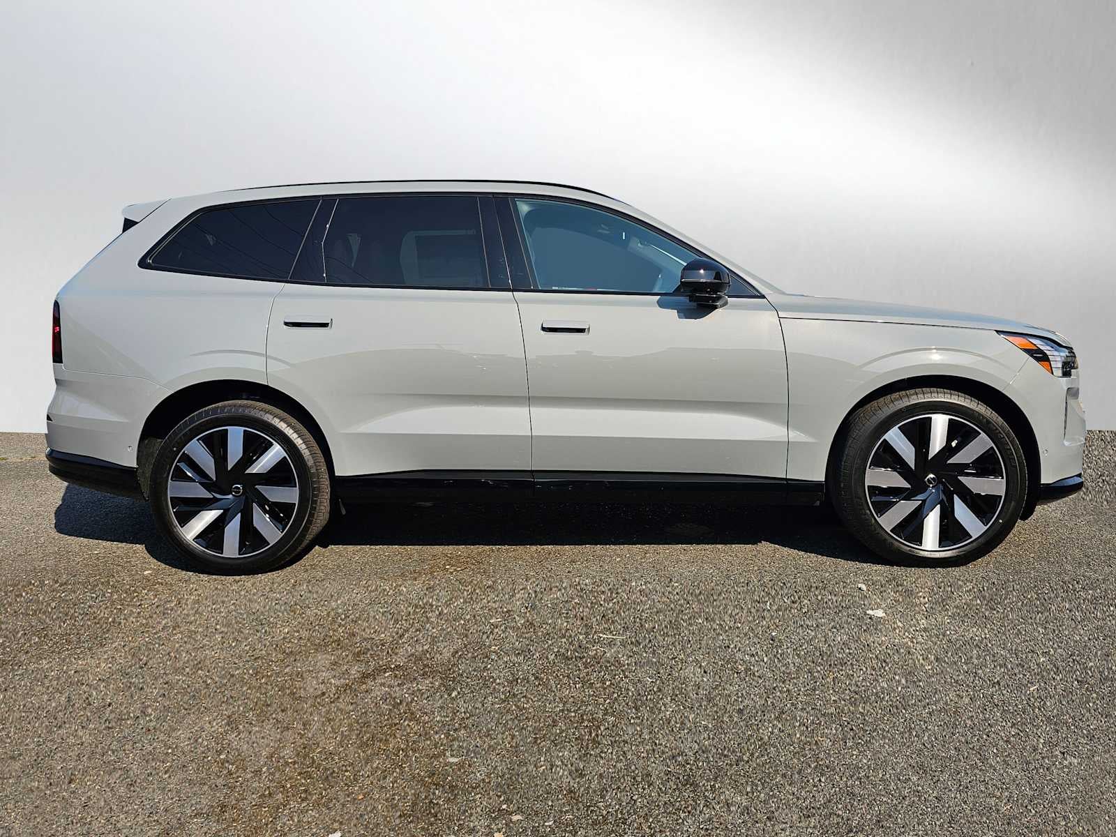 2025 Volvo EX90 Plus