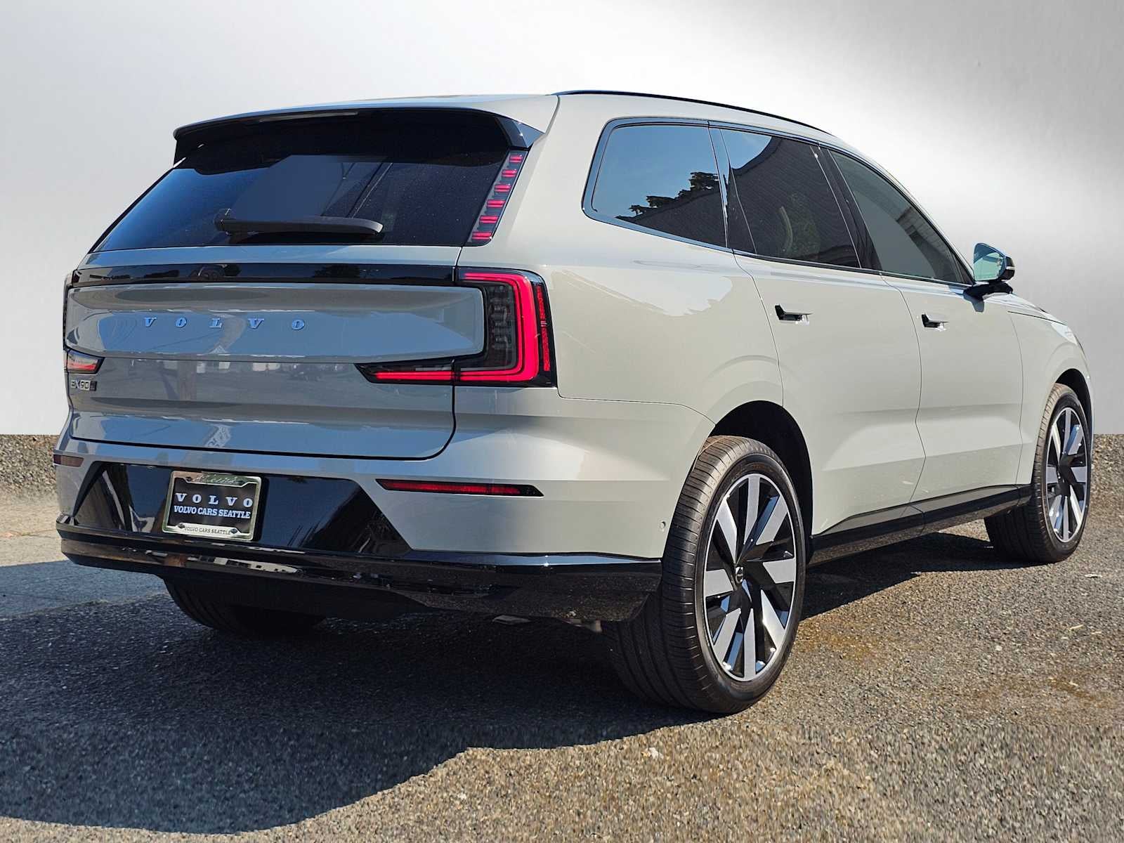 2025 Volvo EX90 Plus