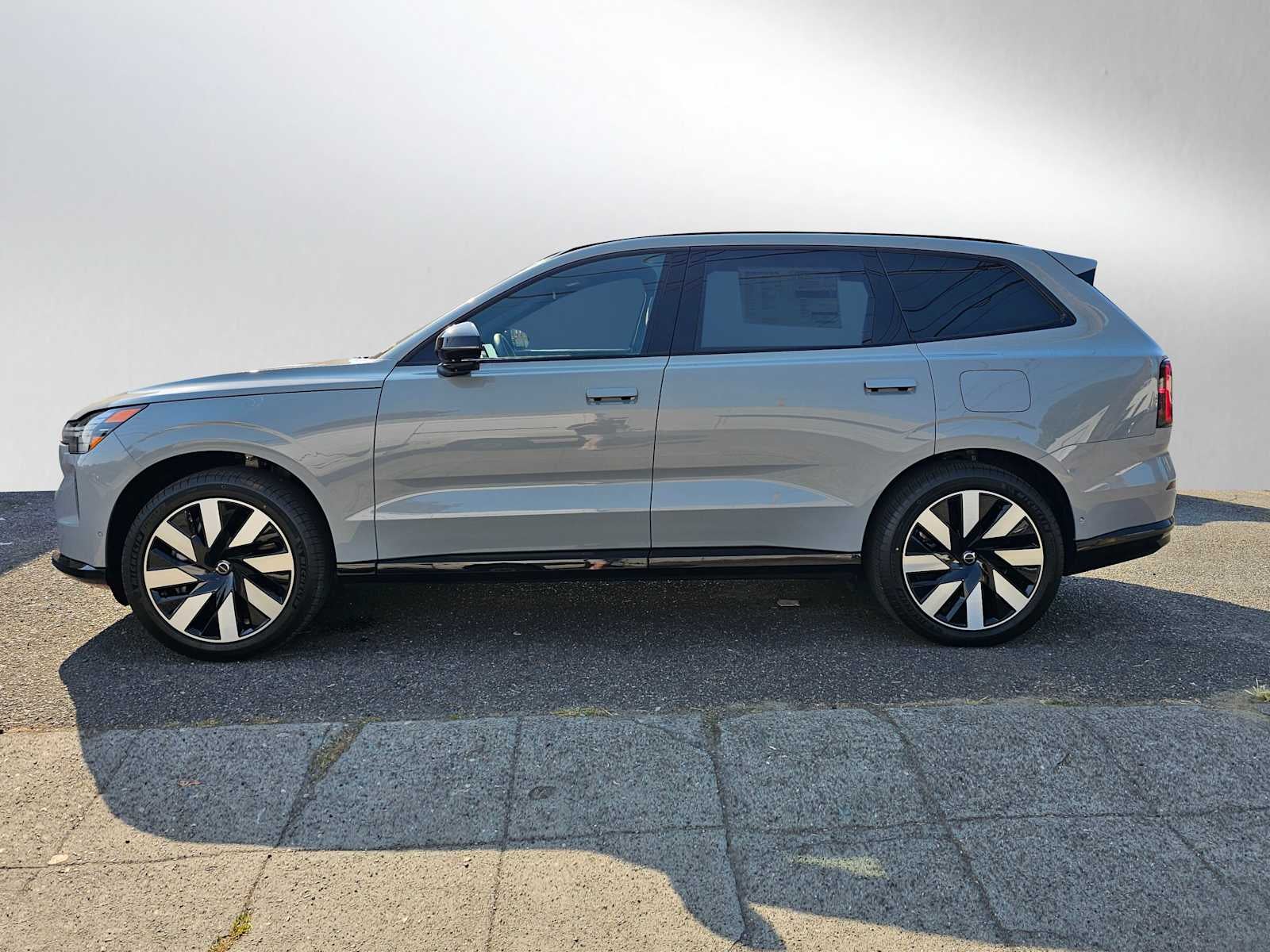2025 Volvo EX90 Plus
