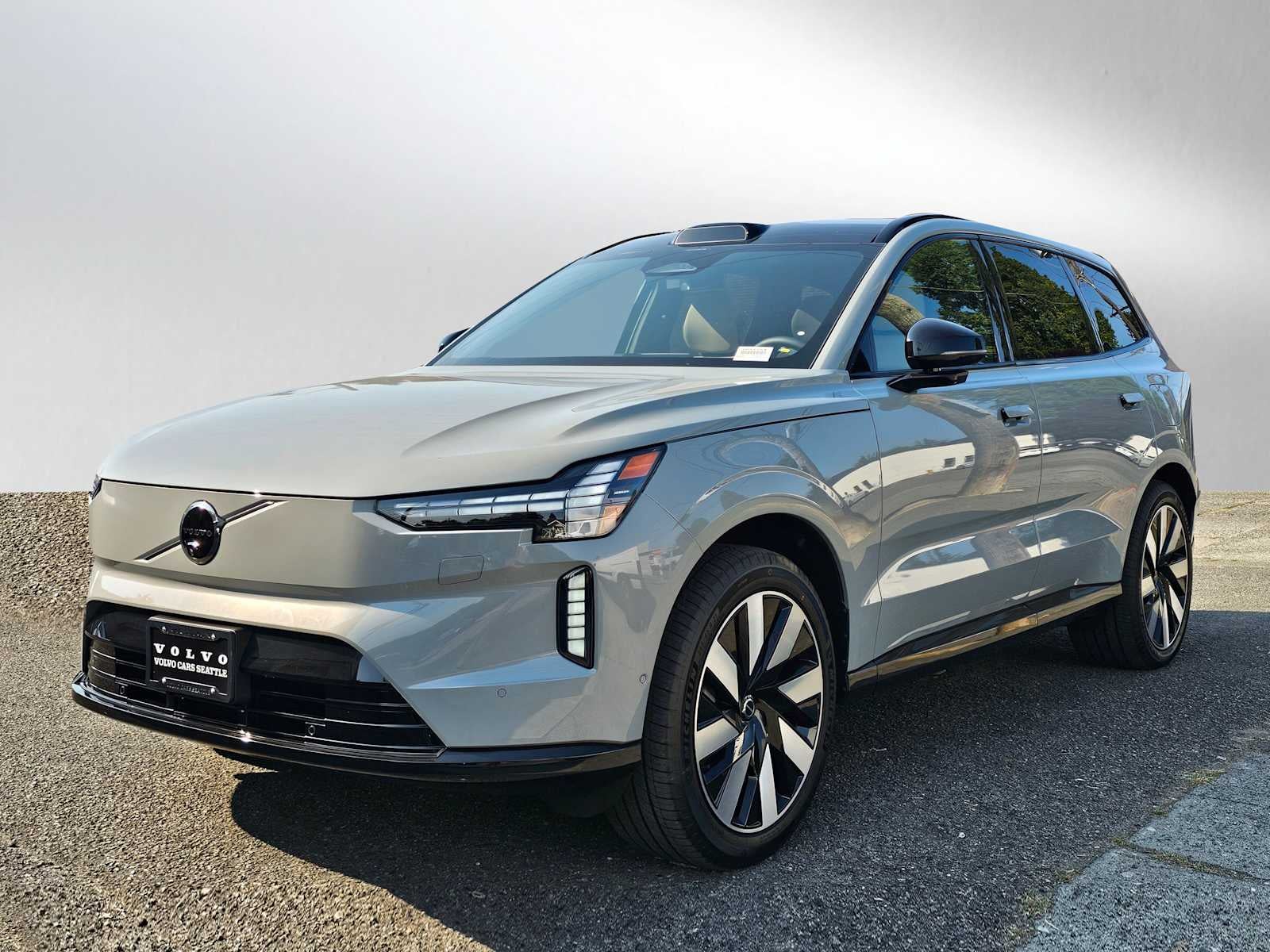 2025 Volvo EX90 Plus