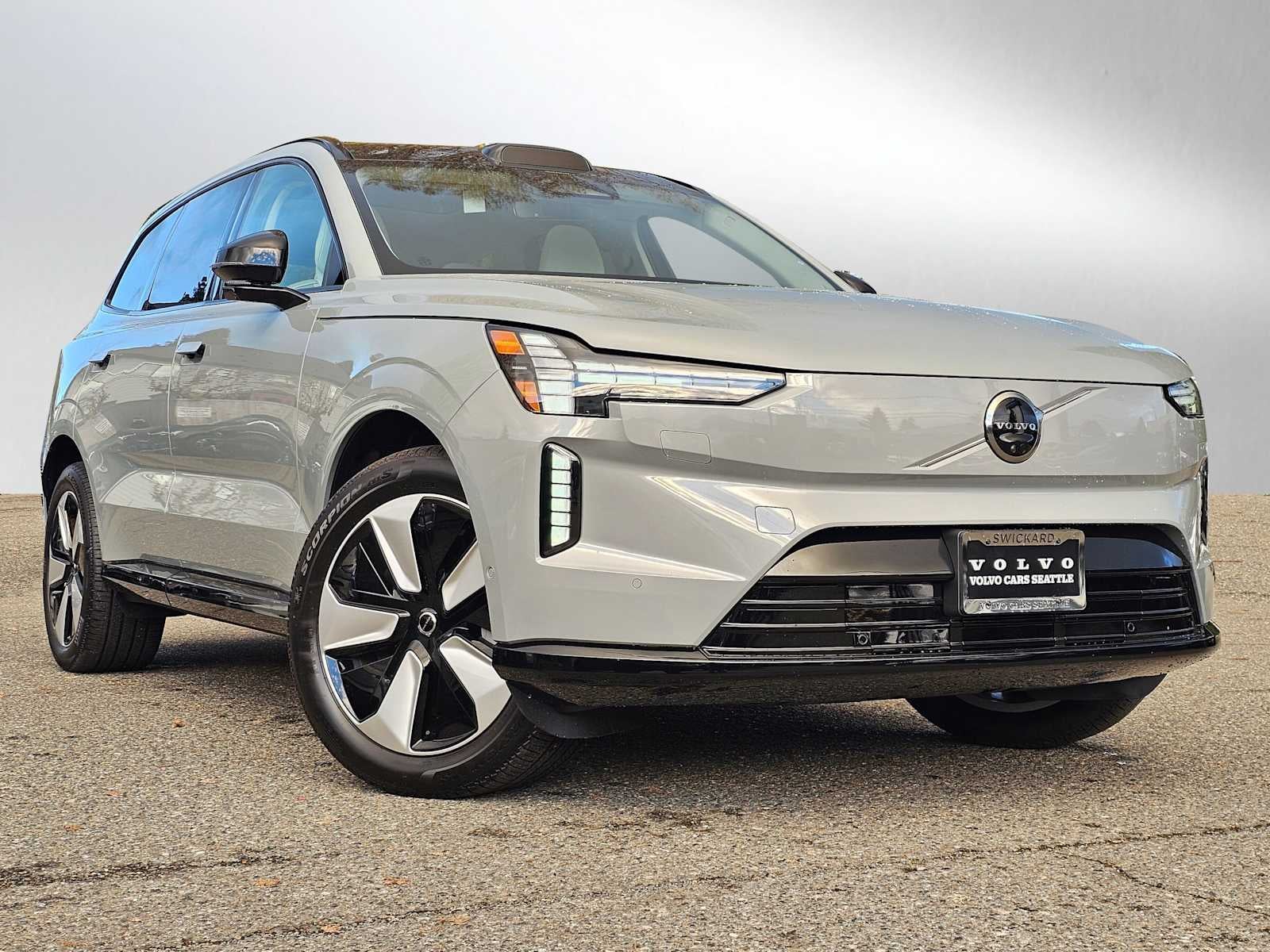 2025 Volvo EX90 Plus