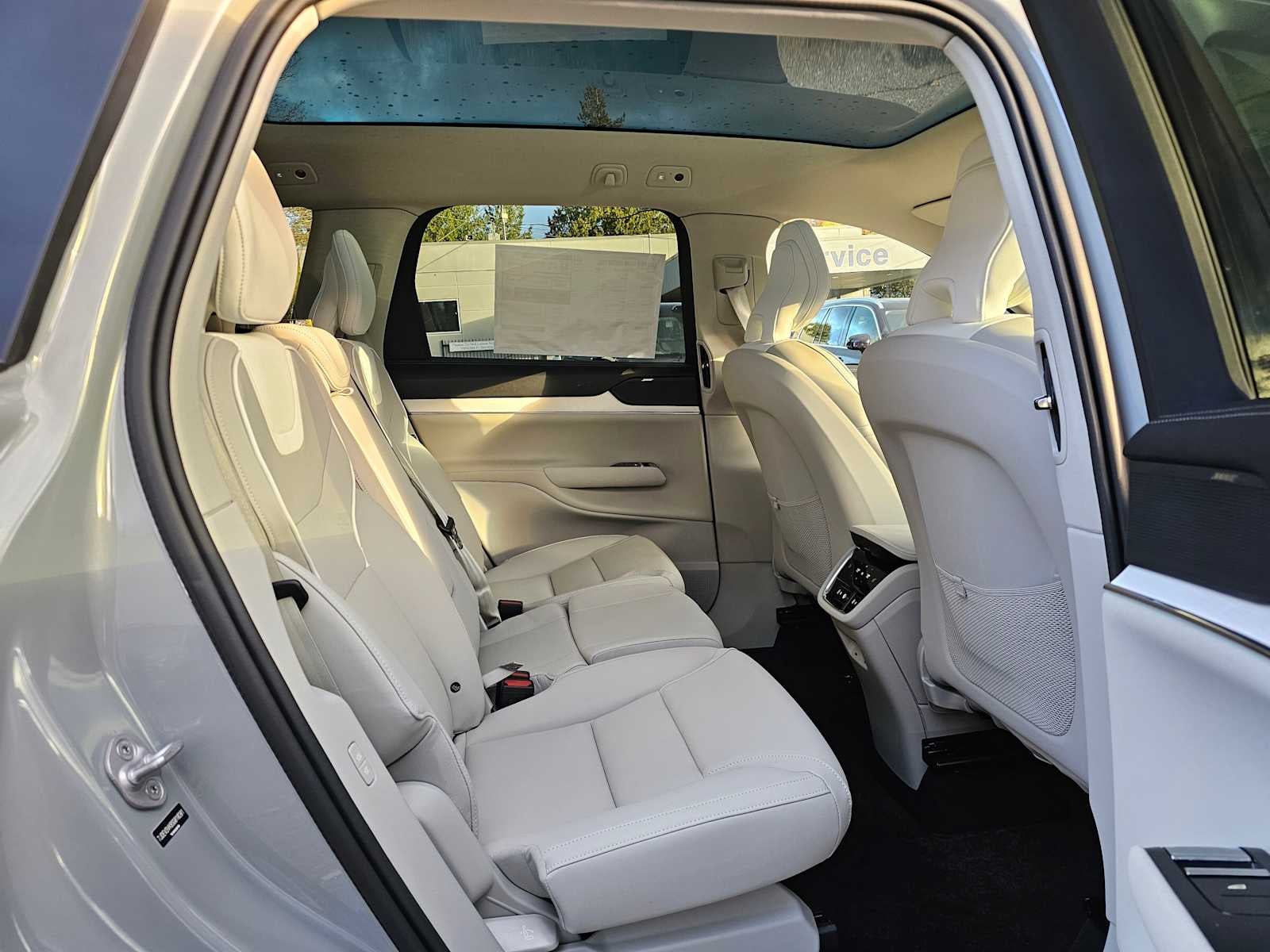 2025 Volvo EX90 Plus