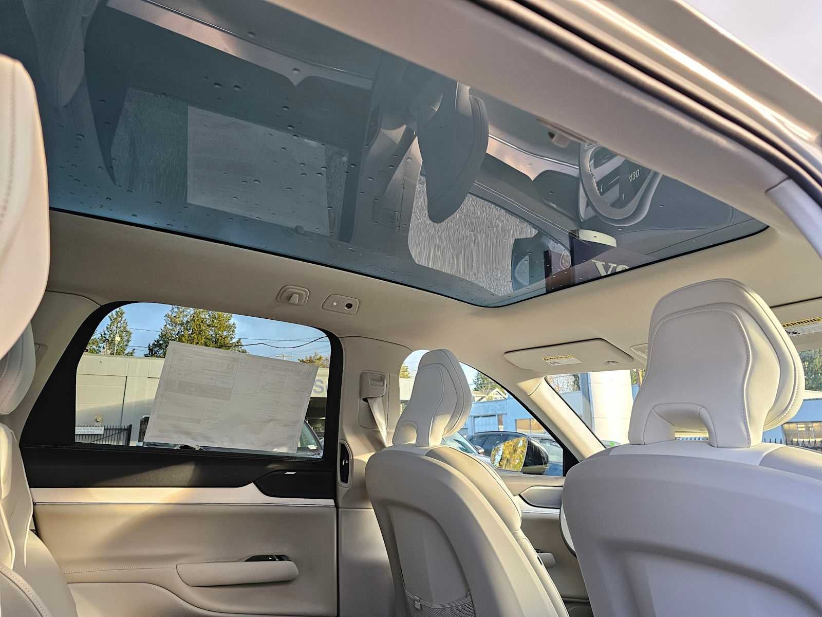 2025 Volvo EX90 Plus