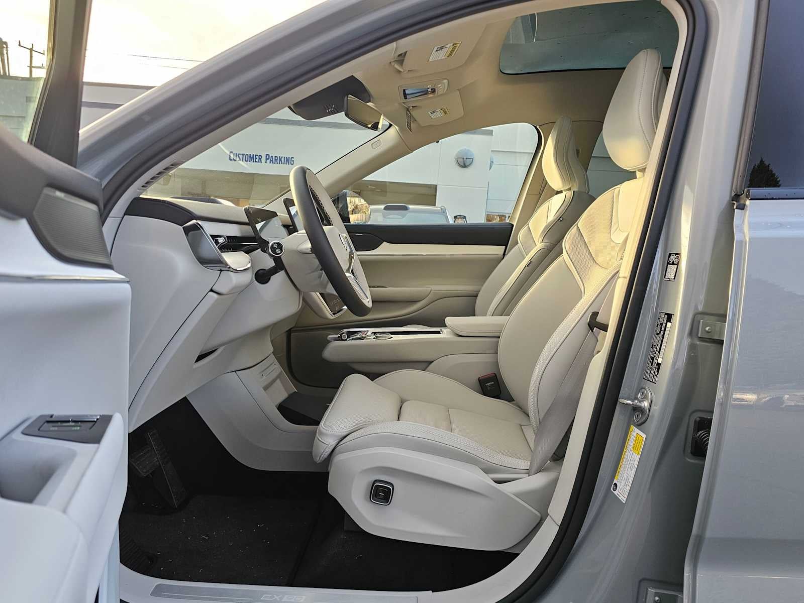 2025 Volvo EX90 Plus