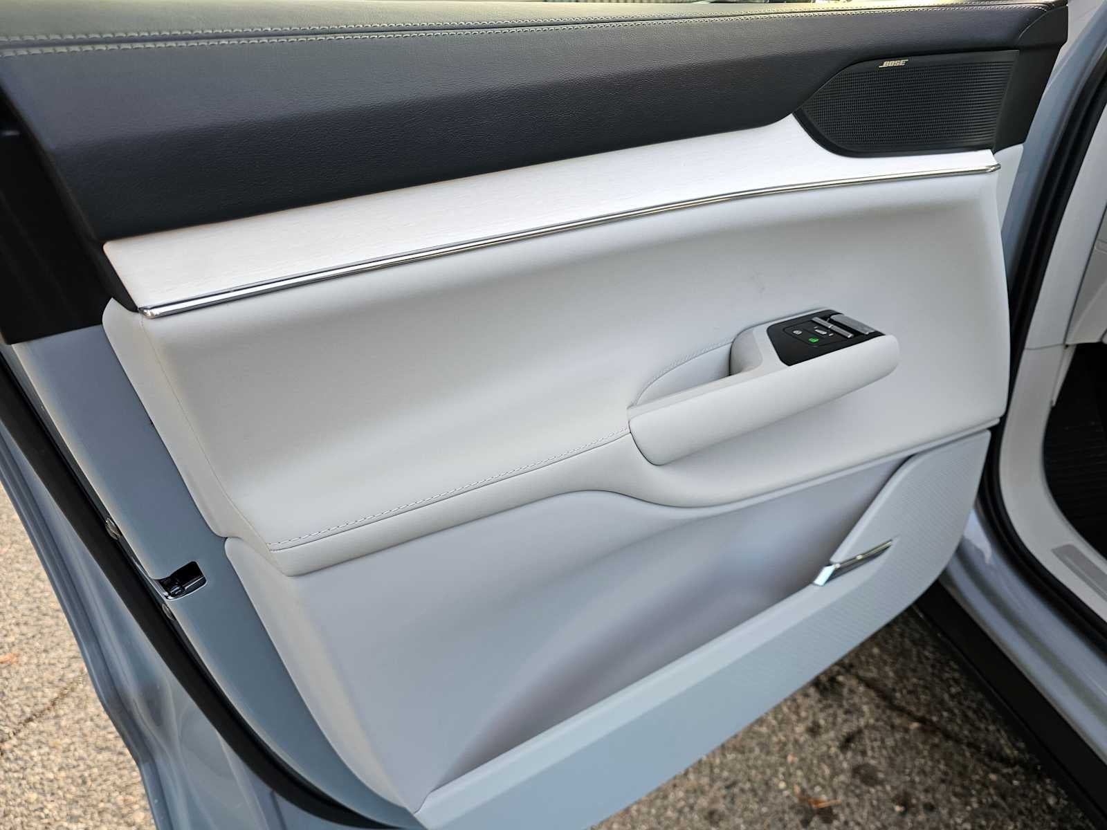 2025 Volvo EX90 Plus