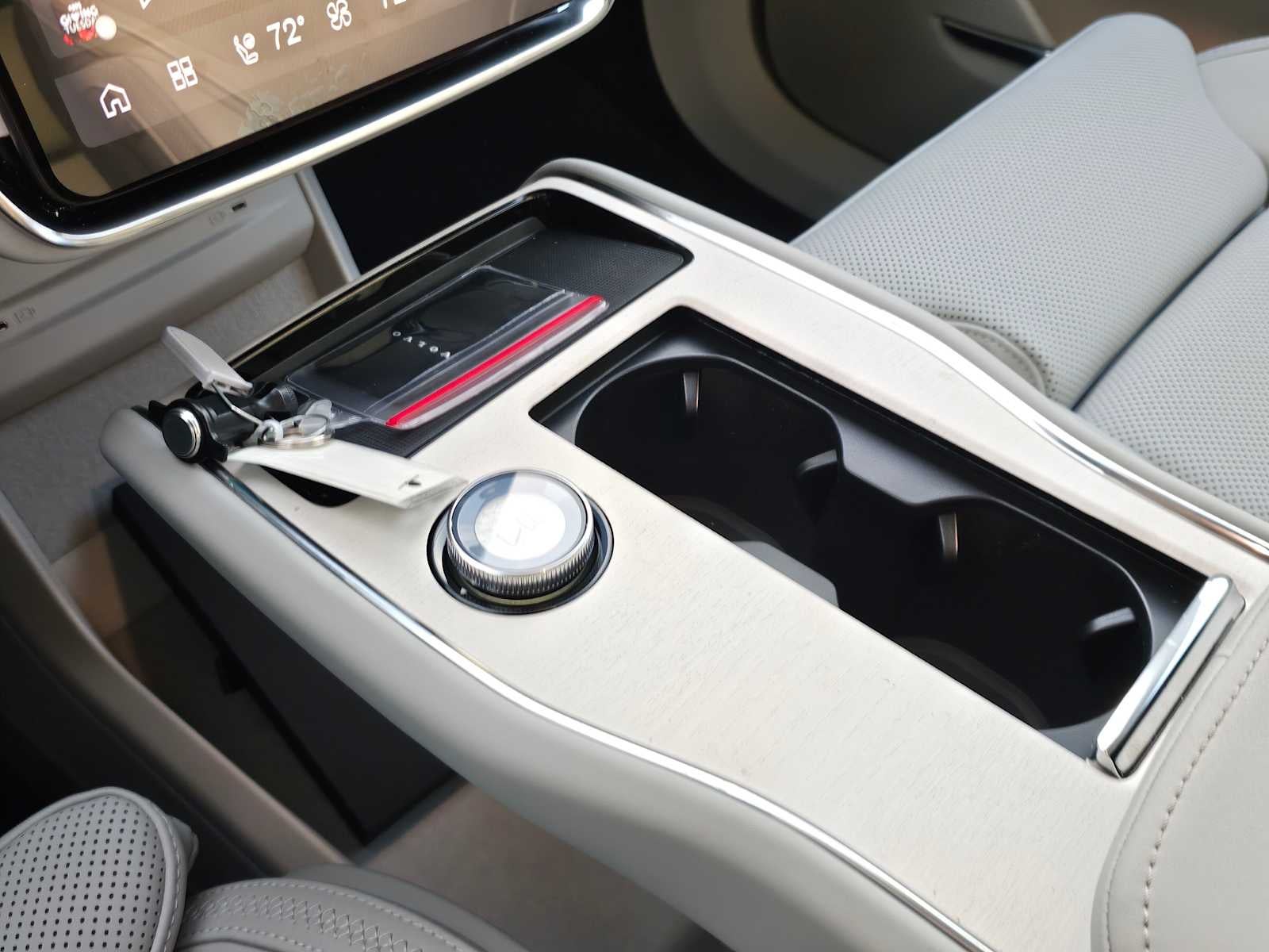 2025 Volvo EX90 Plus