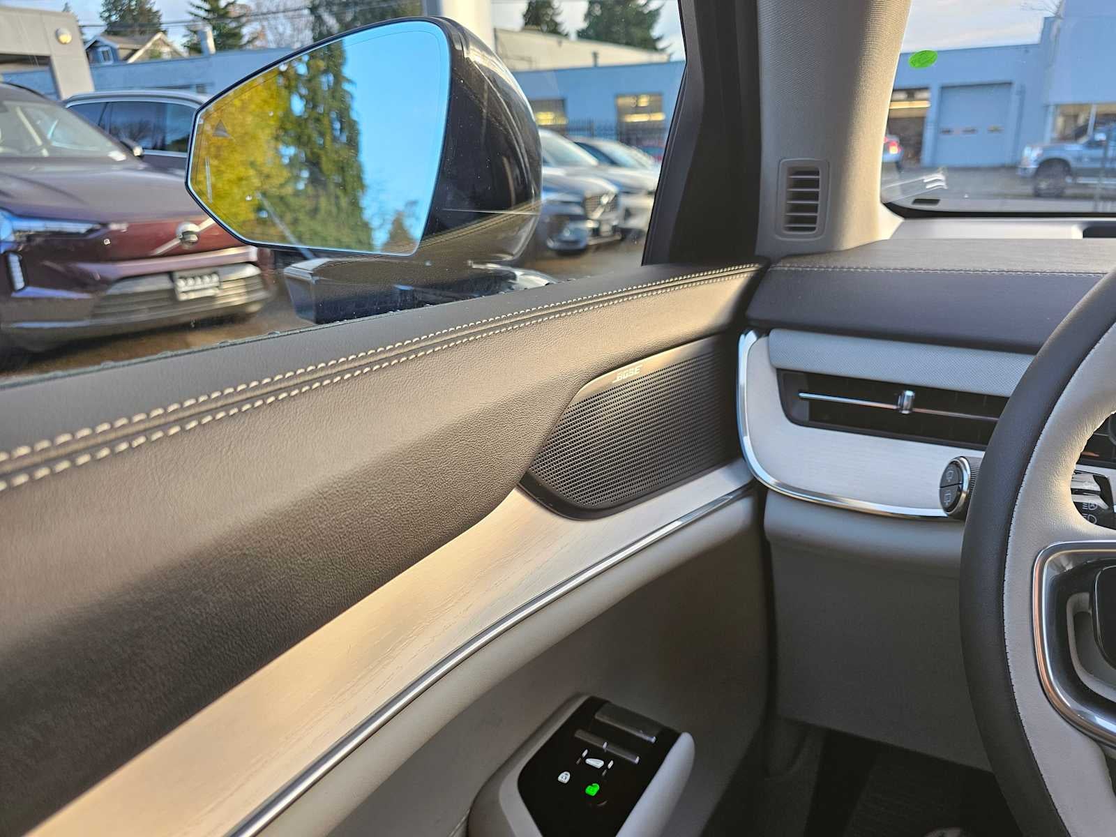 2025 Volvo EX90 Plus