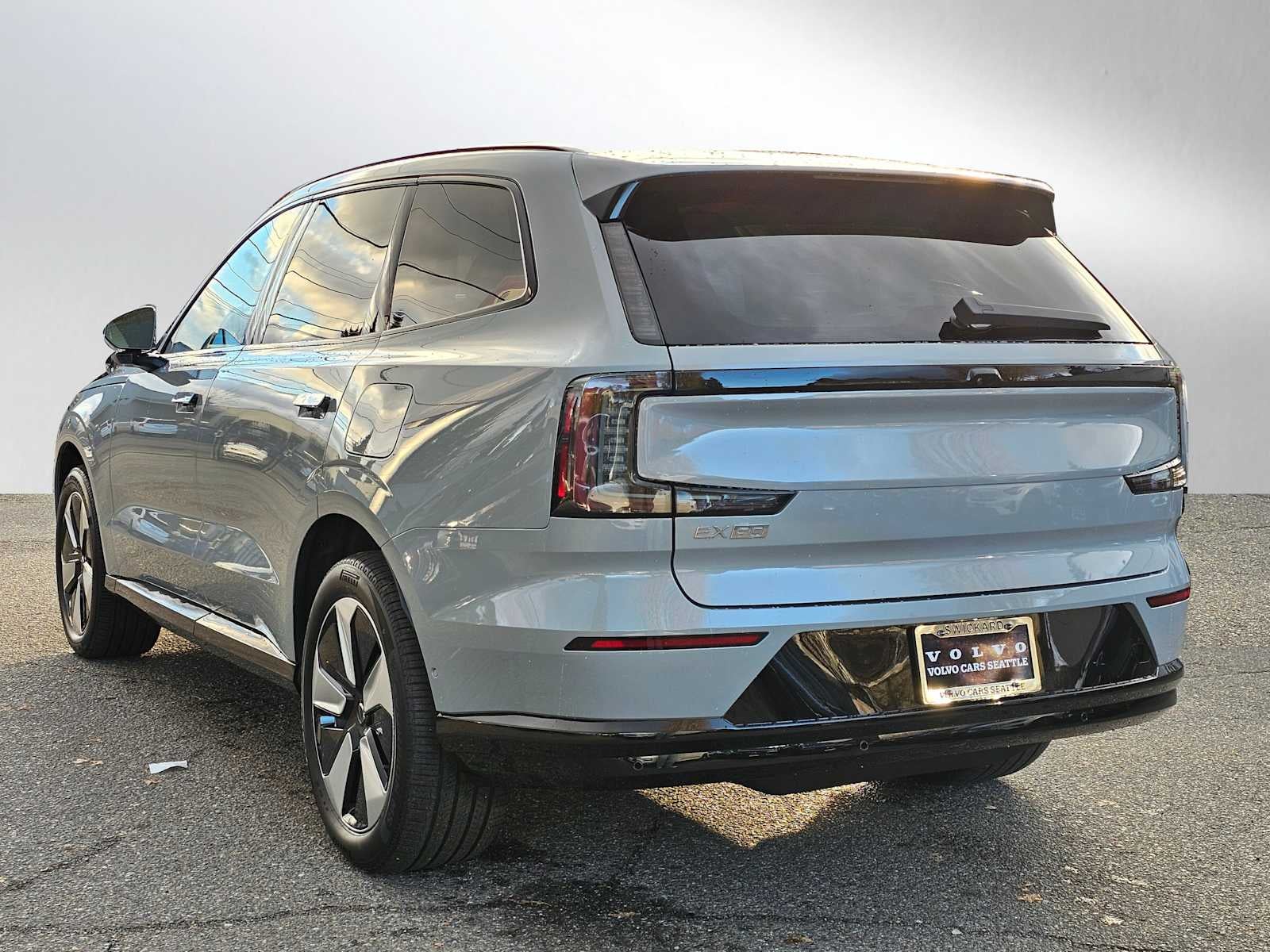 2025 Volvo EX90 Plus