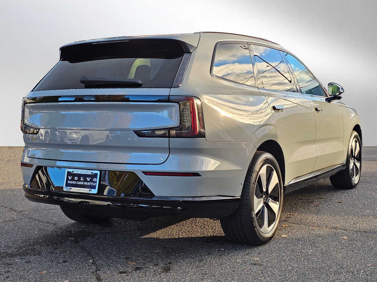 2025 Volvo EX90 Plus