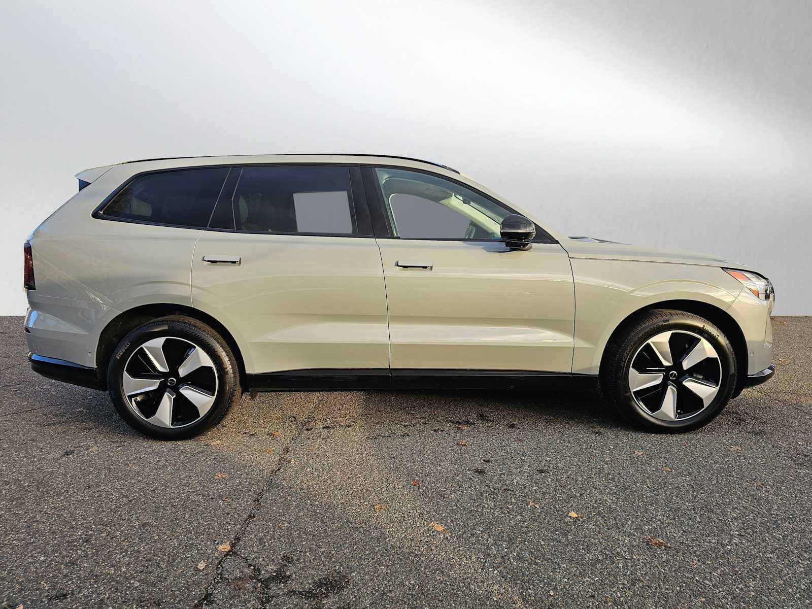2025 Volvo EX90 Plus
