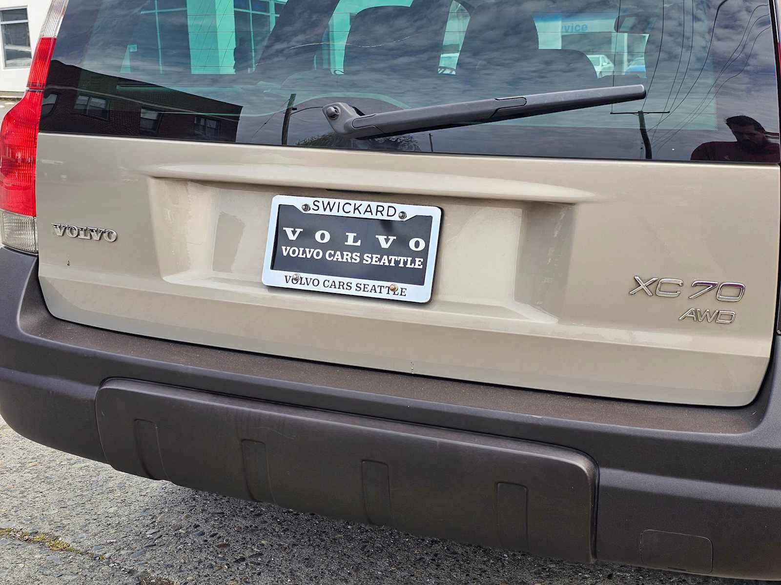 2004 Volvo V70 Base