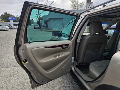 2004 Volvo V70 Base