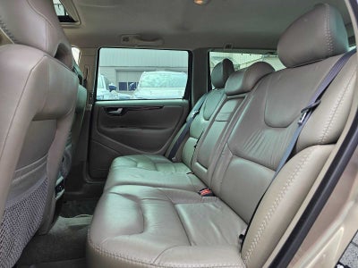 2004 Volvo V70 Base