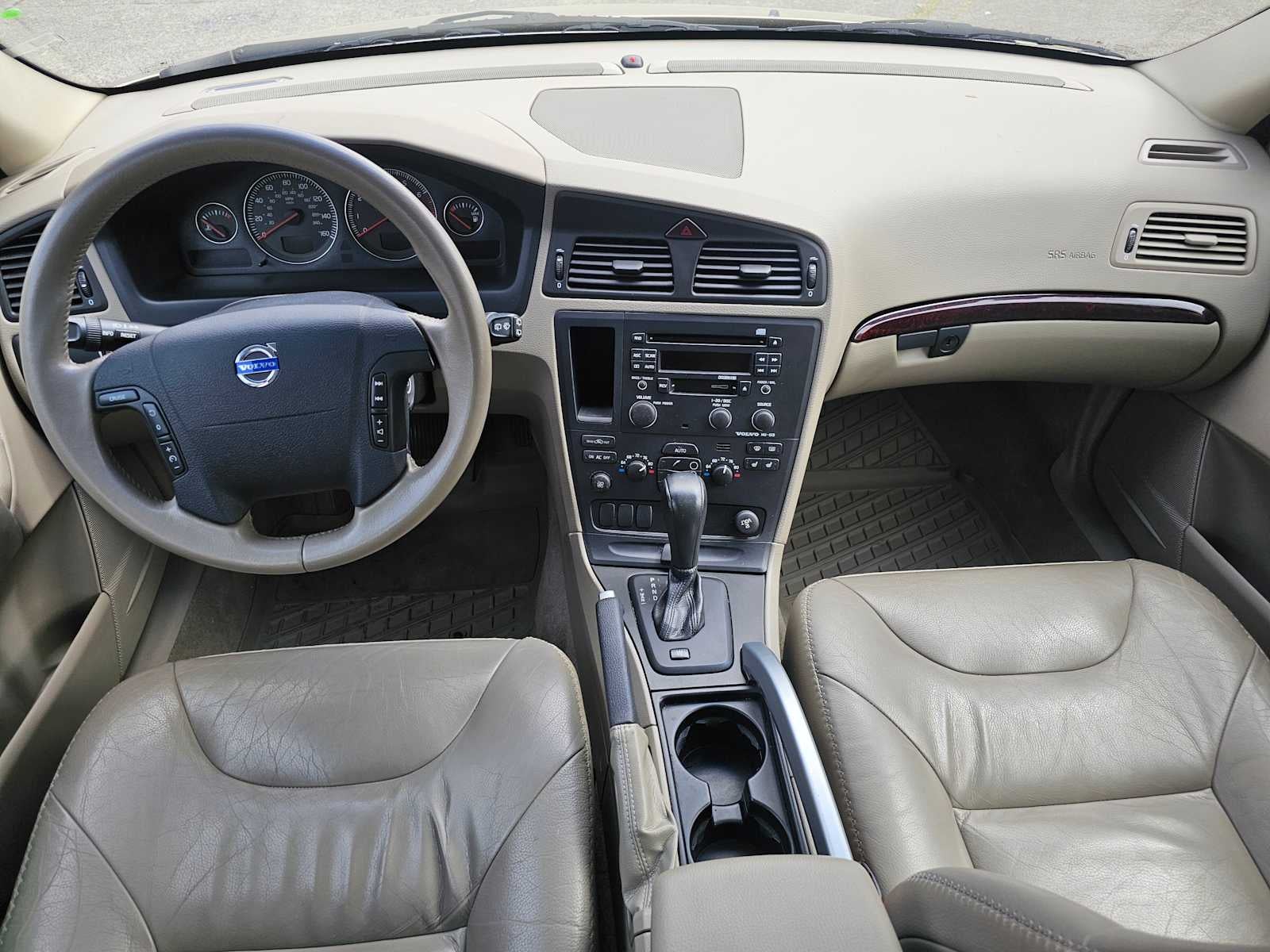 2004 Volvo V70 Base