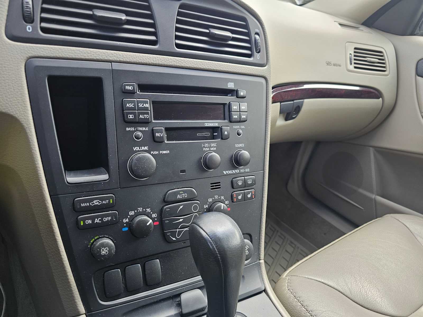 2004 Volvo V70 Base