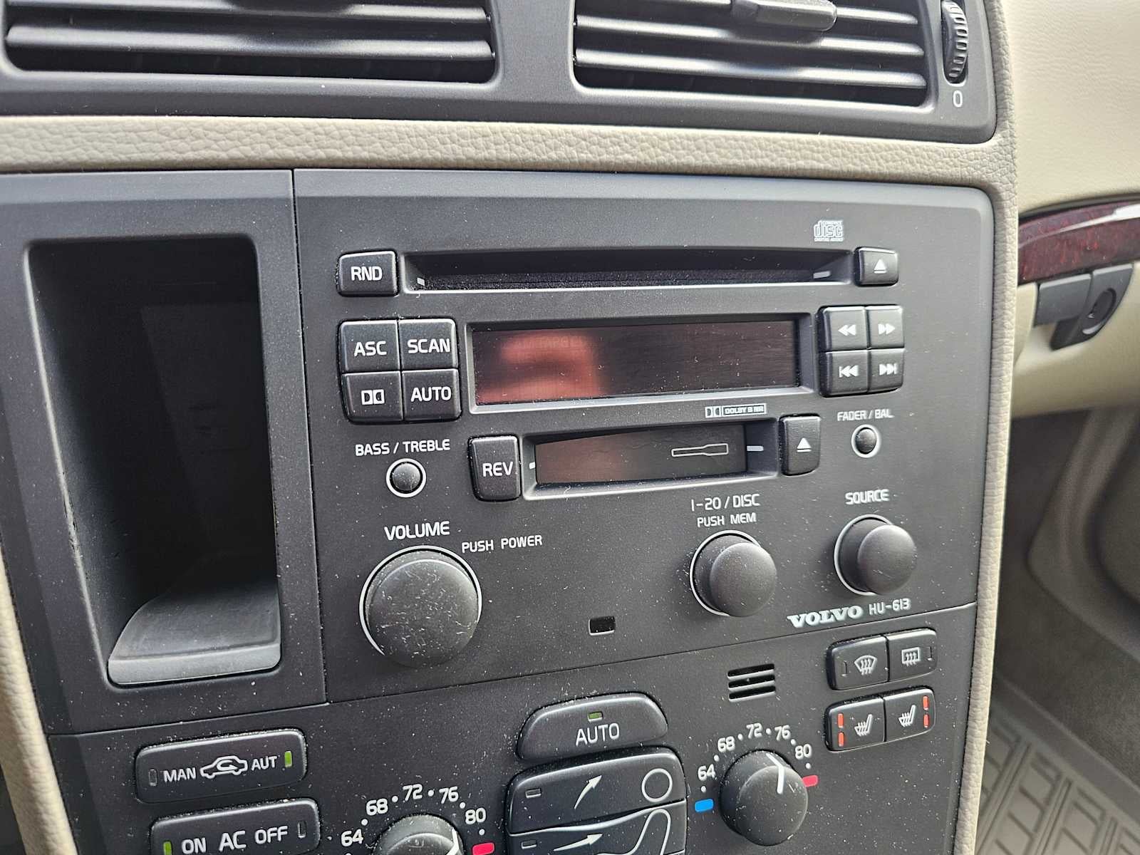 2004 Volvo V70 Base