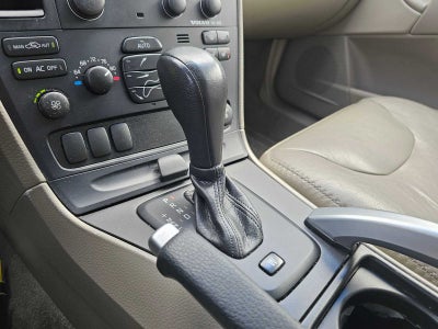 2004 Volvo V70 Base