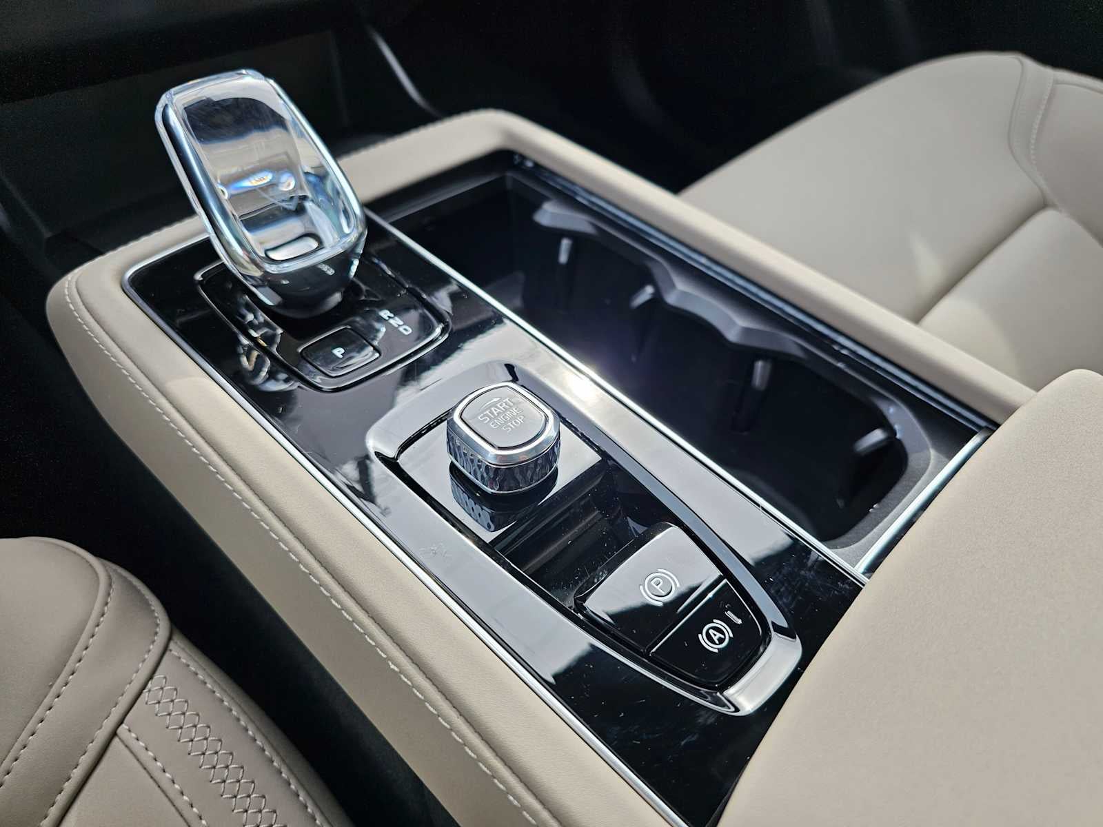 2026 Volvo XC90 Plus