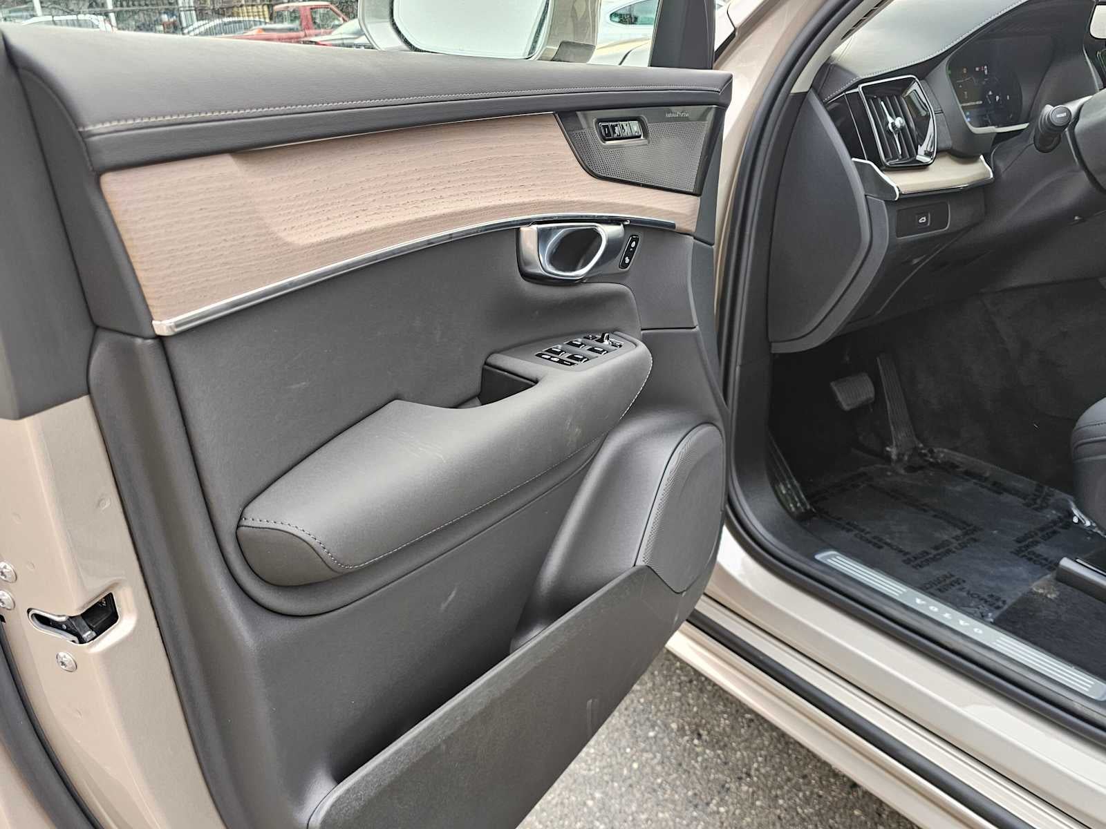 2026 Volvo XC90 Plus