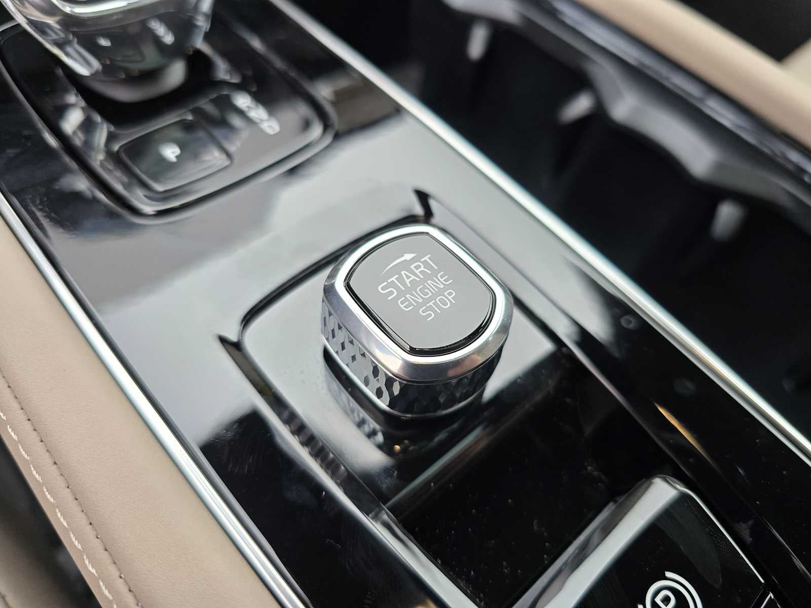 2026 Volvo XC90 Plus