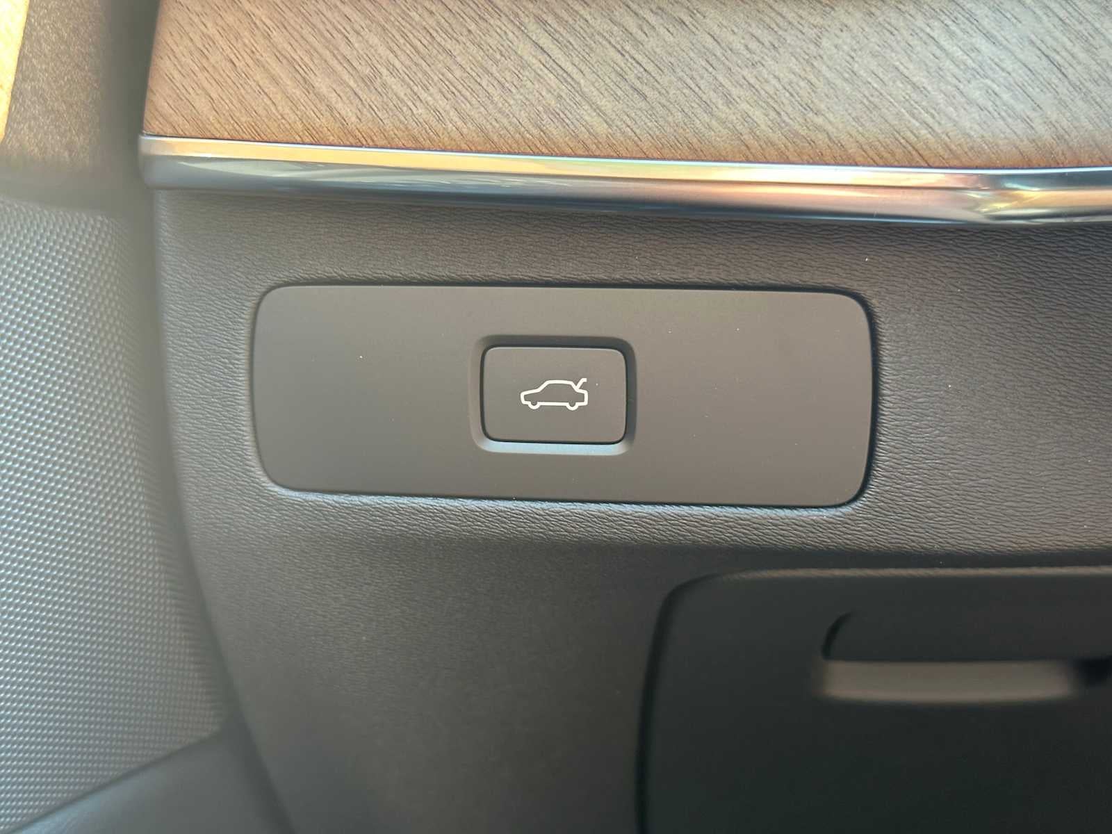 2025 Volvo XC90 Plus