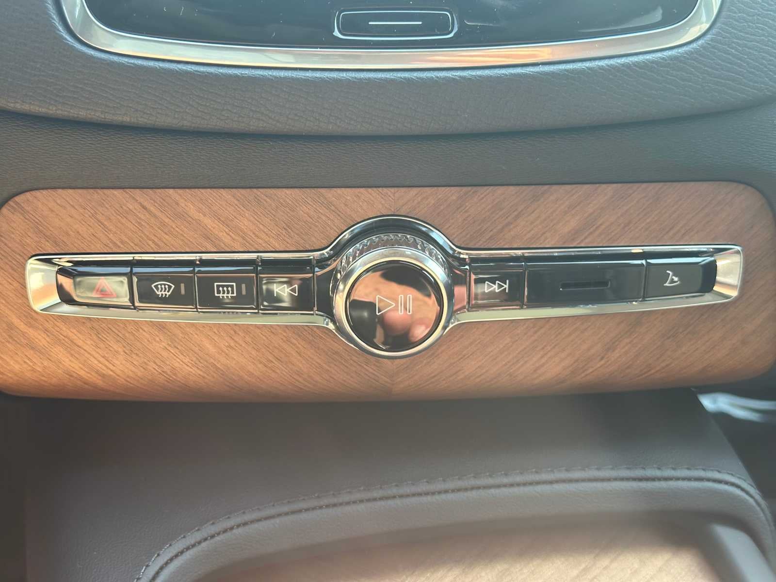 2025 Volvo XC90 Plus