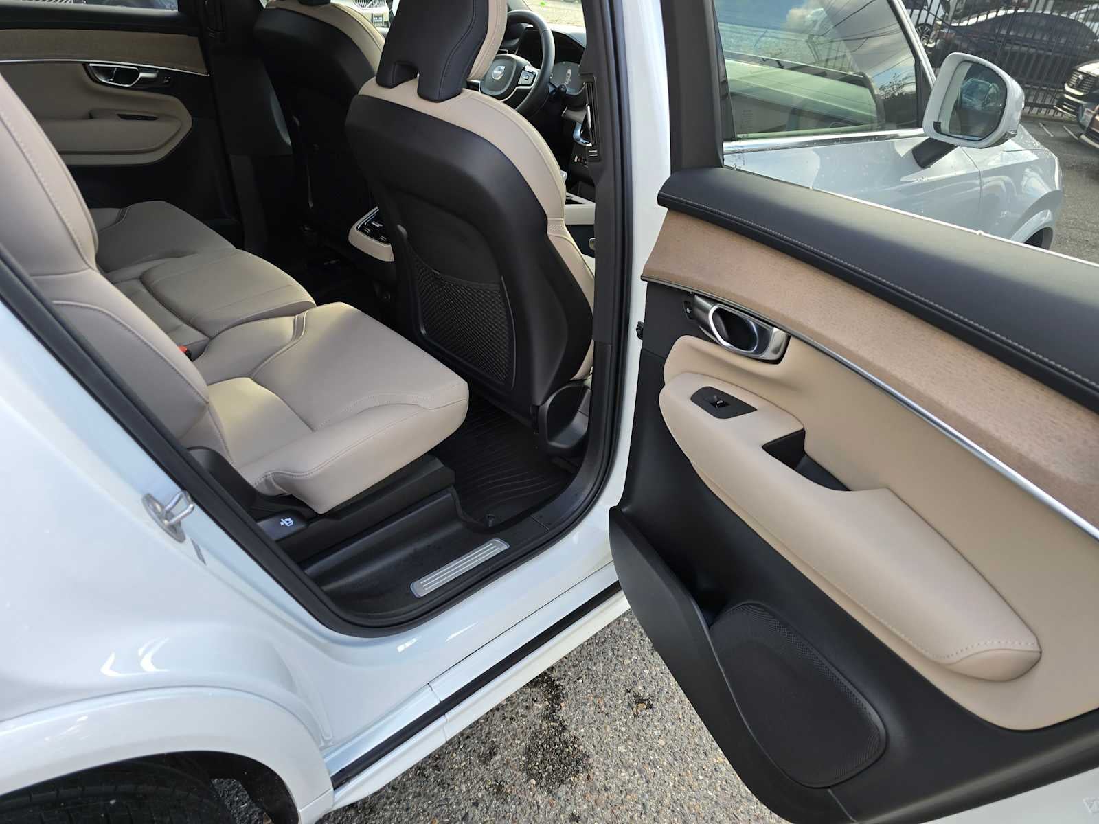 2026 Volvo XC90 Plus
