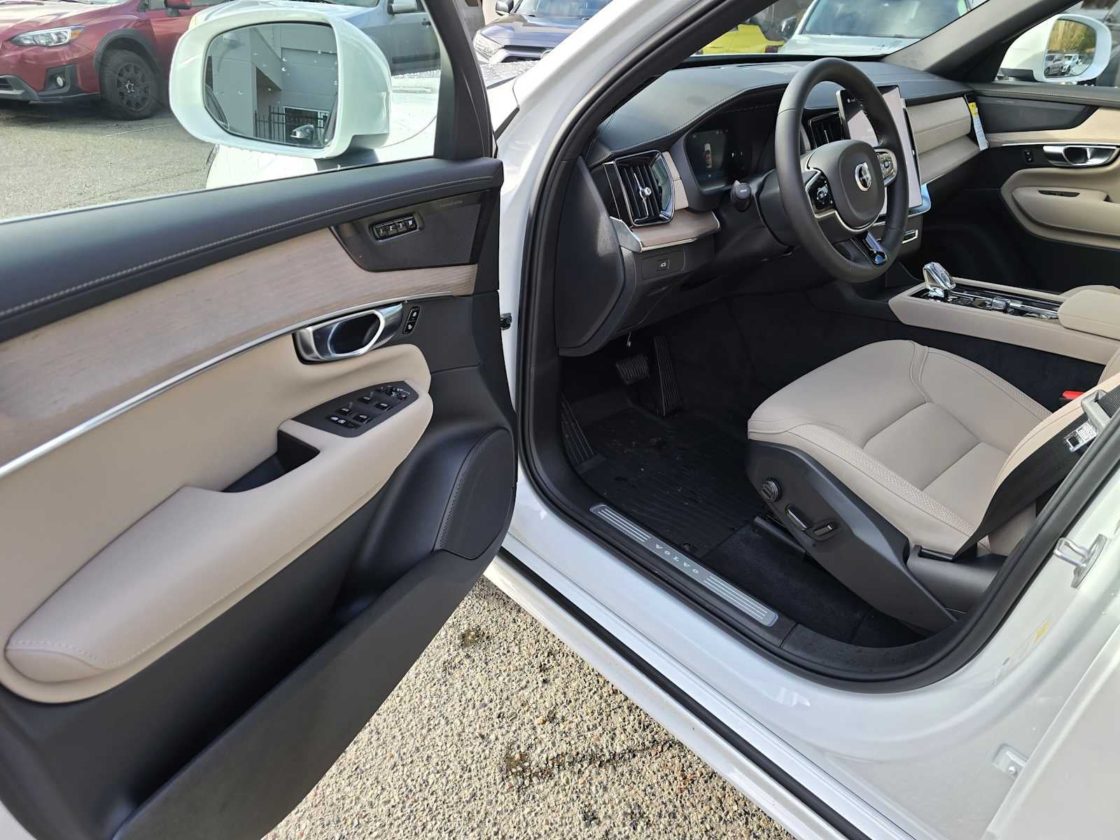 2026 Volvo XC90 Plus