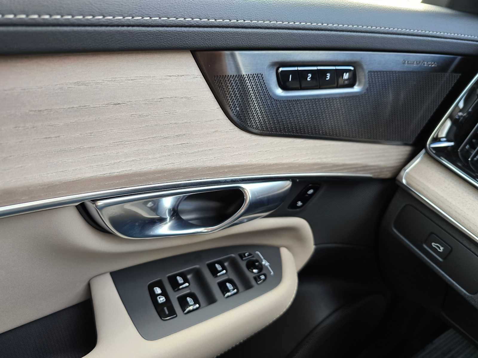 2026 Volvo XC90 Plus