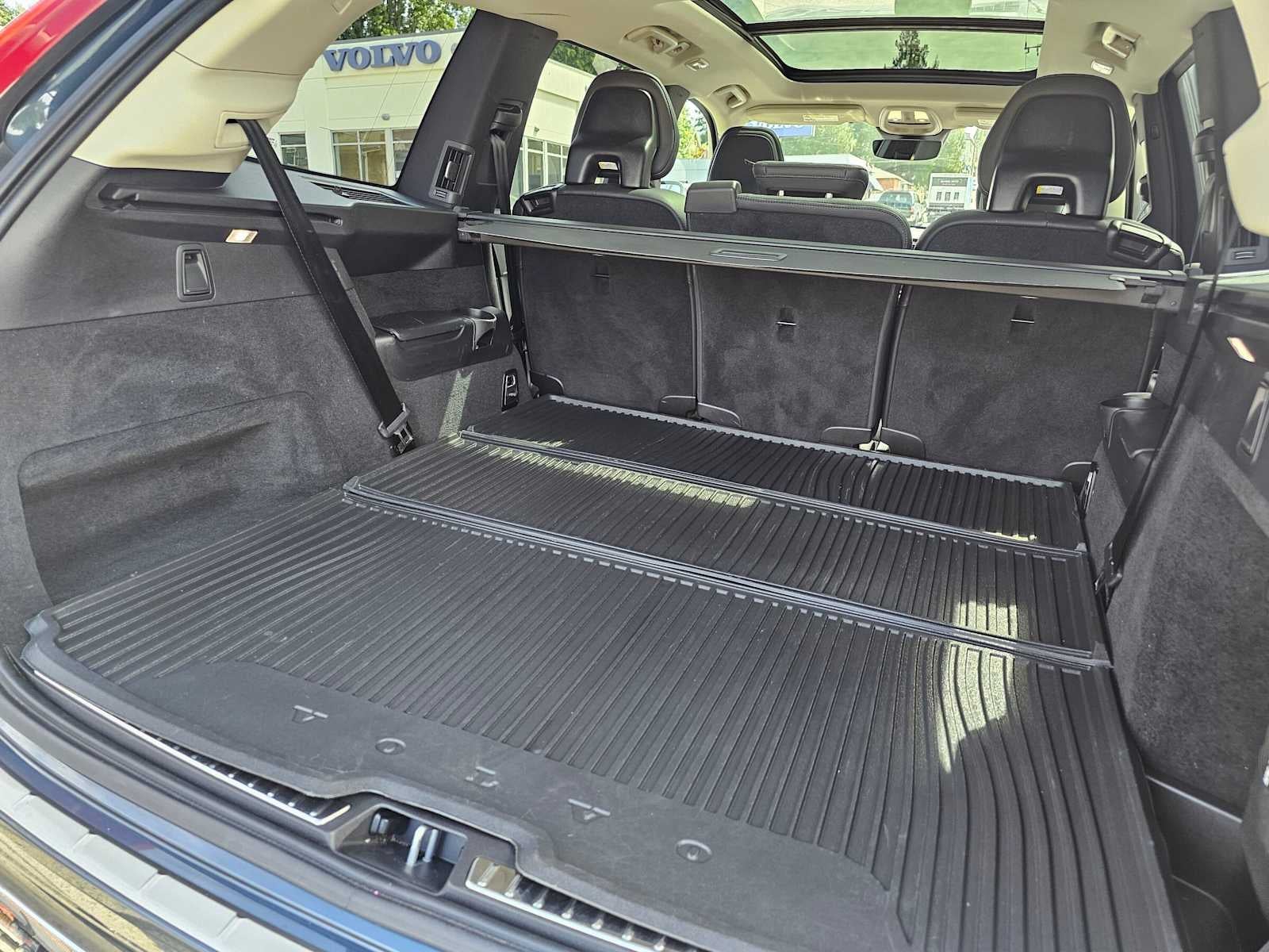 2024 Volvo XC90 Plus Bright Theme