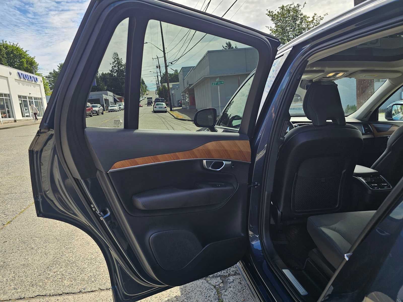 2024 Volvo XC90 Plus Bright Theme