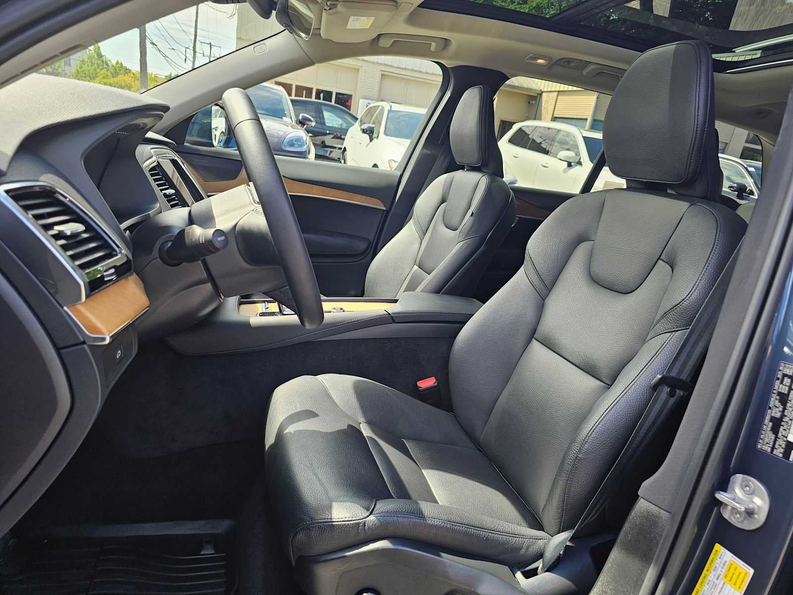2024 Volvo XC90 Plus Bright Theme