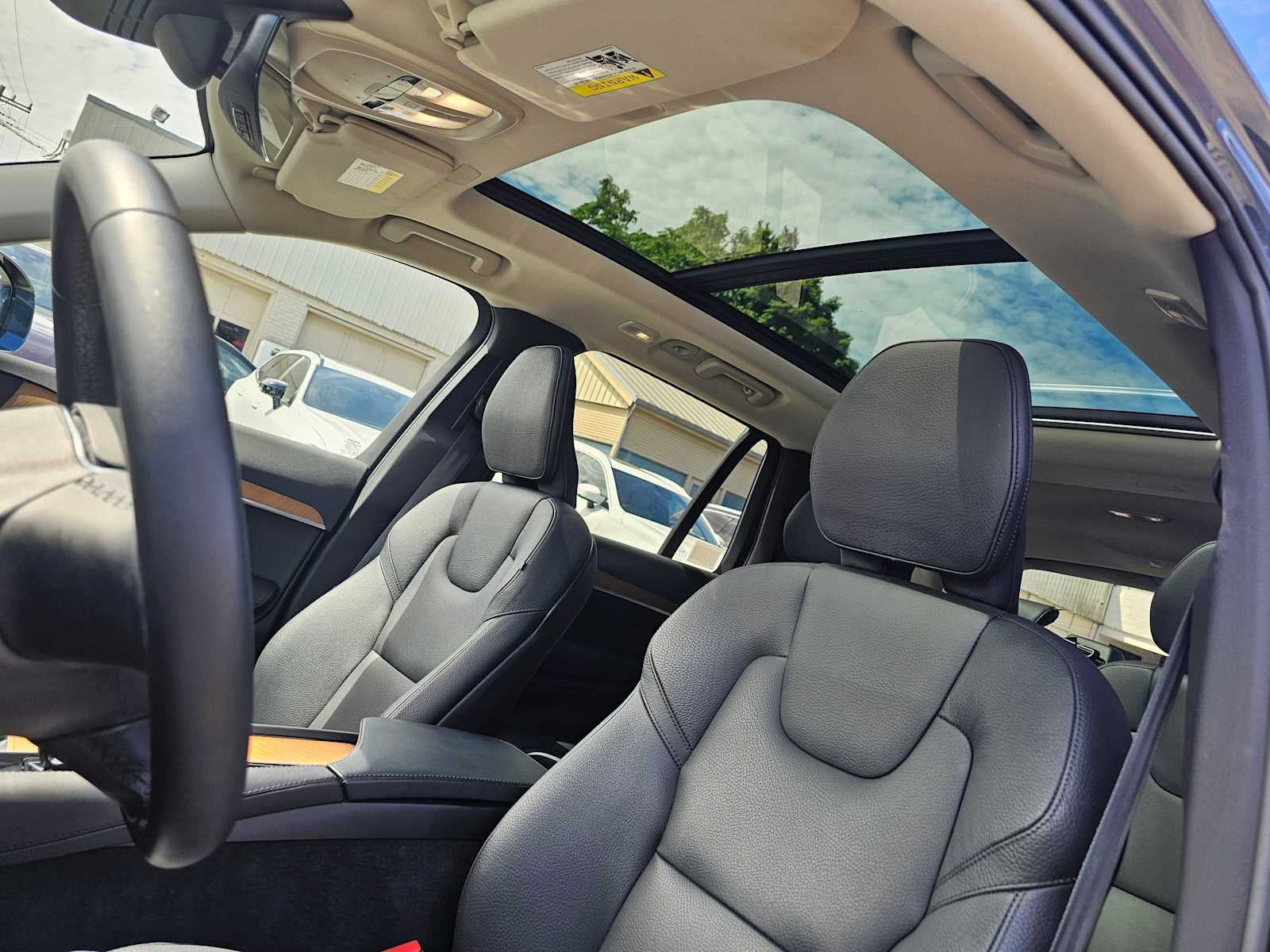 2024 Volvo XC90 Plus Bright Theme