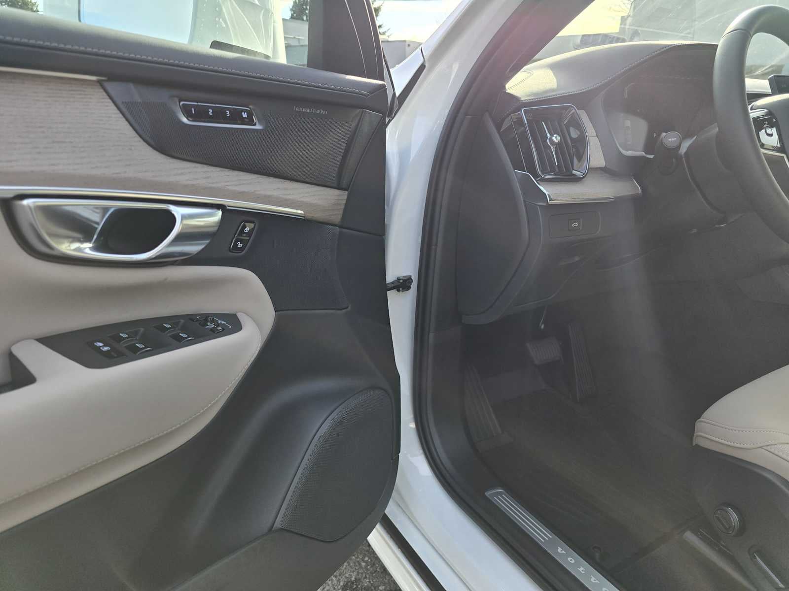 2026 Volvo XC90 Plus