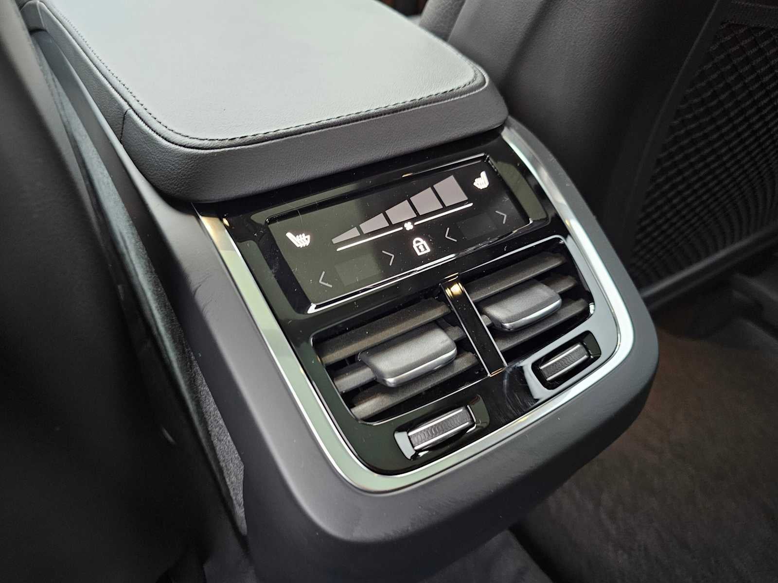 2025 Volvo XC90 Plus